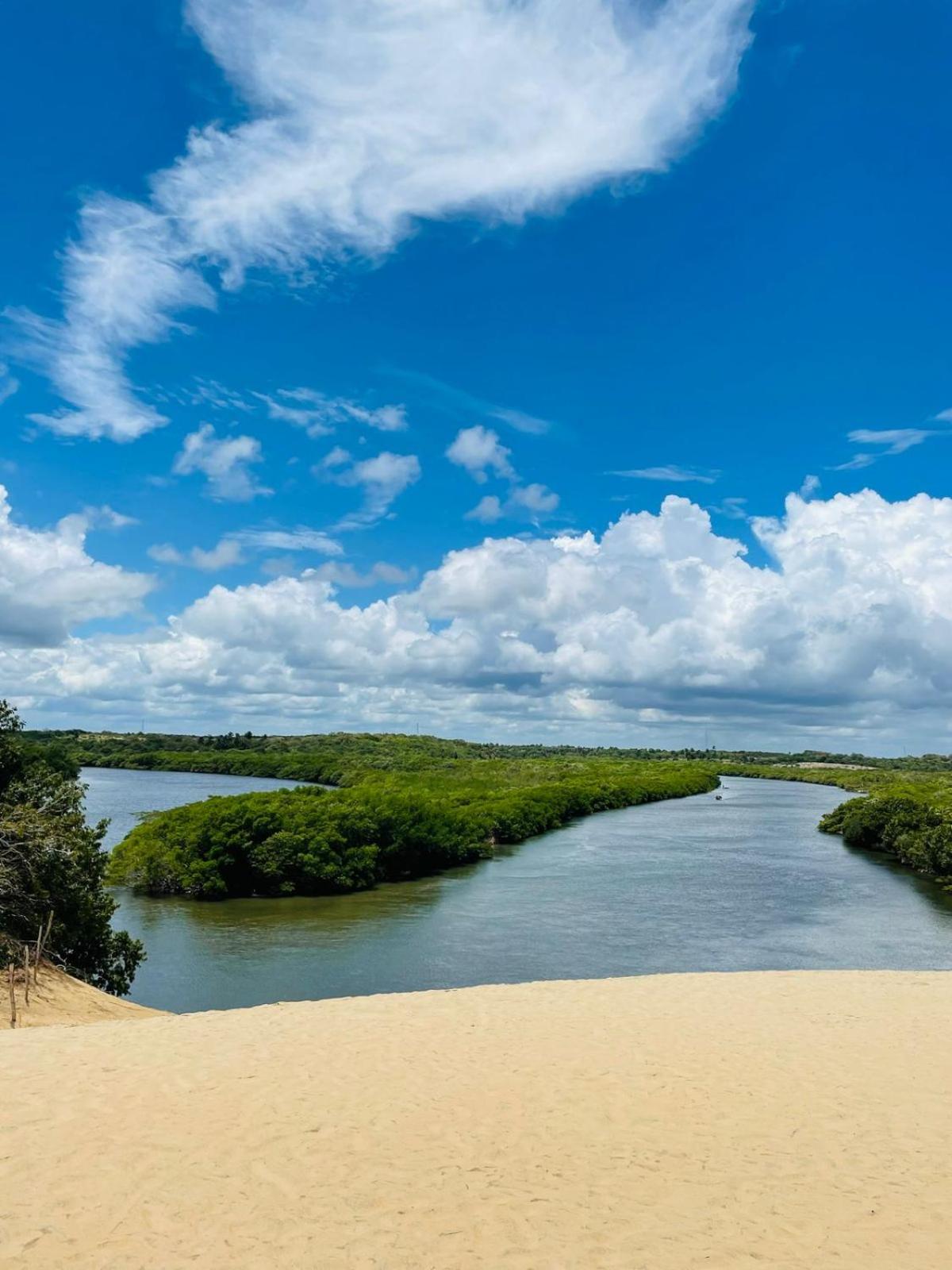 50 por cento OFF na 2ª diária, a 900m da praia, com Ar Condicionado, bem equipada, rústica e aconchegante