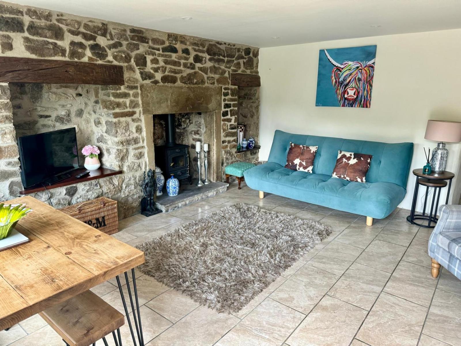 Gorgeous Cozy Cottage with a heritage feel, walks, pubs & wood burner view 2