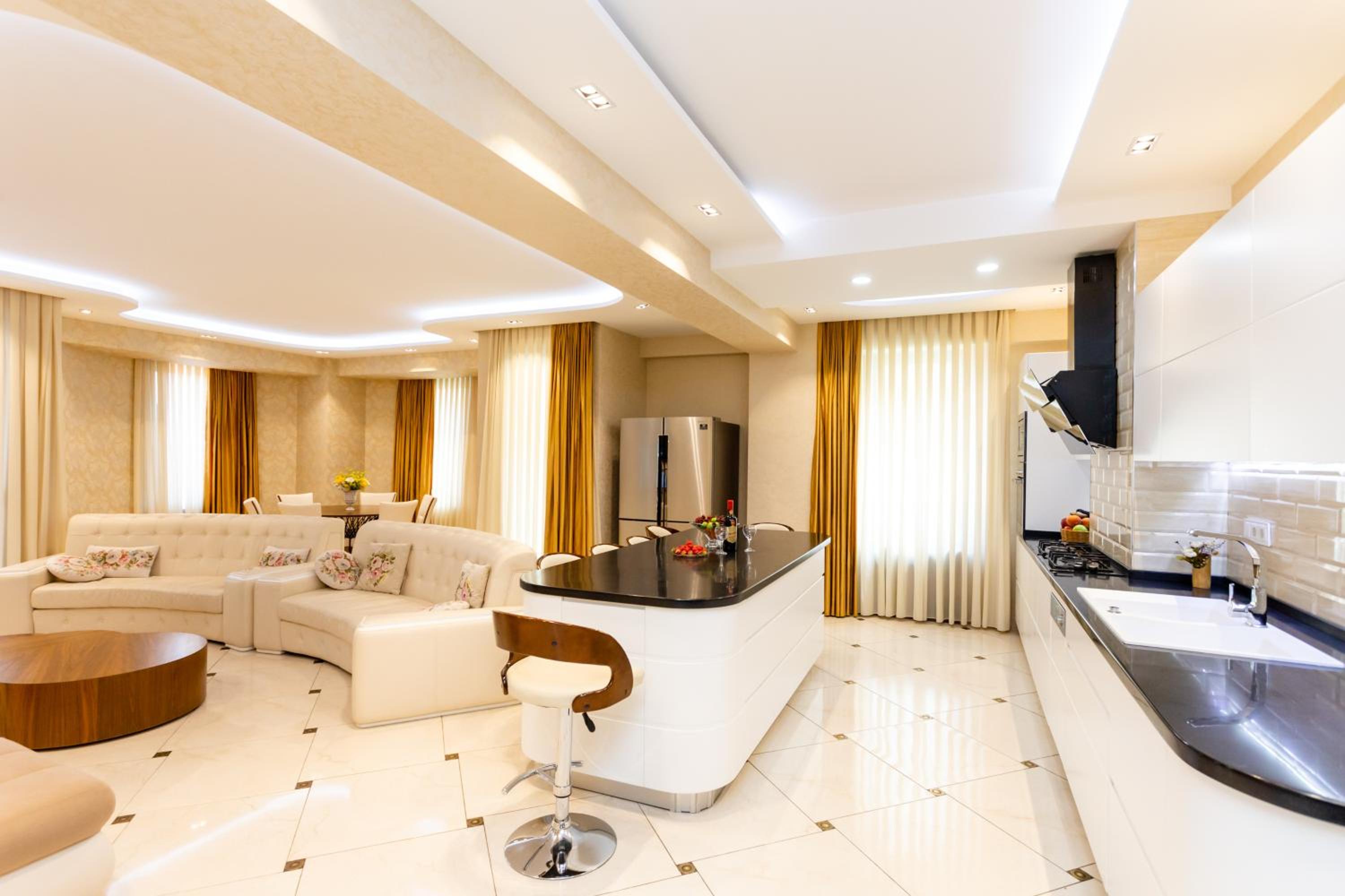 Apartment next to Liberty Square view 4