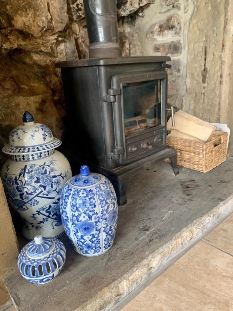 Gorgeous Cozy Cottage with a heritage feel, walks, pubs & wood burner view 4