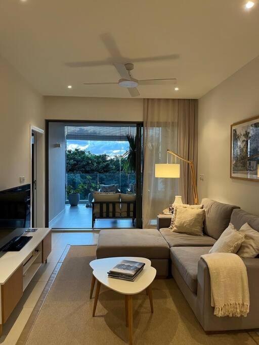 Easy Walk to Stunning La Preneuse Beach - Modern 3 Bedroom Apartment view 2