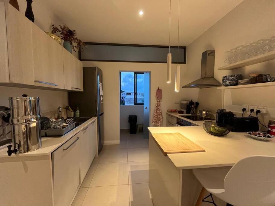 Easy Walk to Stunning La Preneuse Beach - Modern 3 Bedroom Apartment view 4