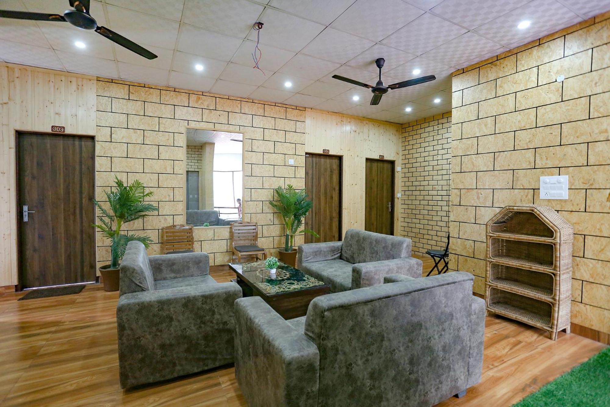 Lobby & Reception