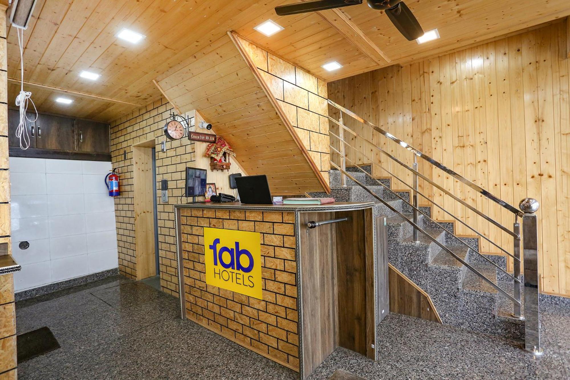 Lobby & Reception