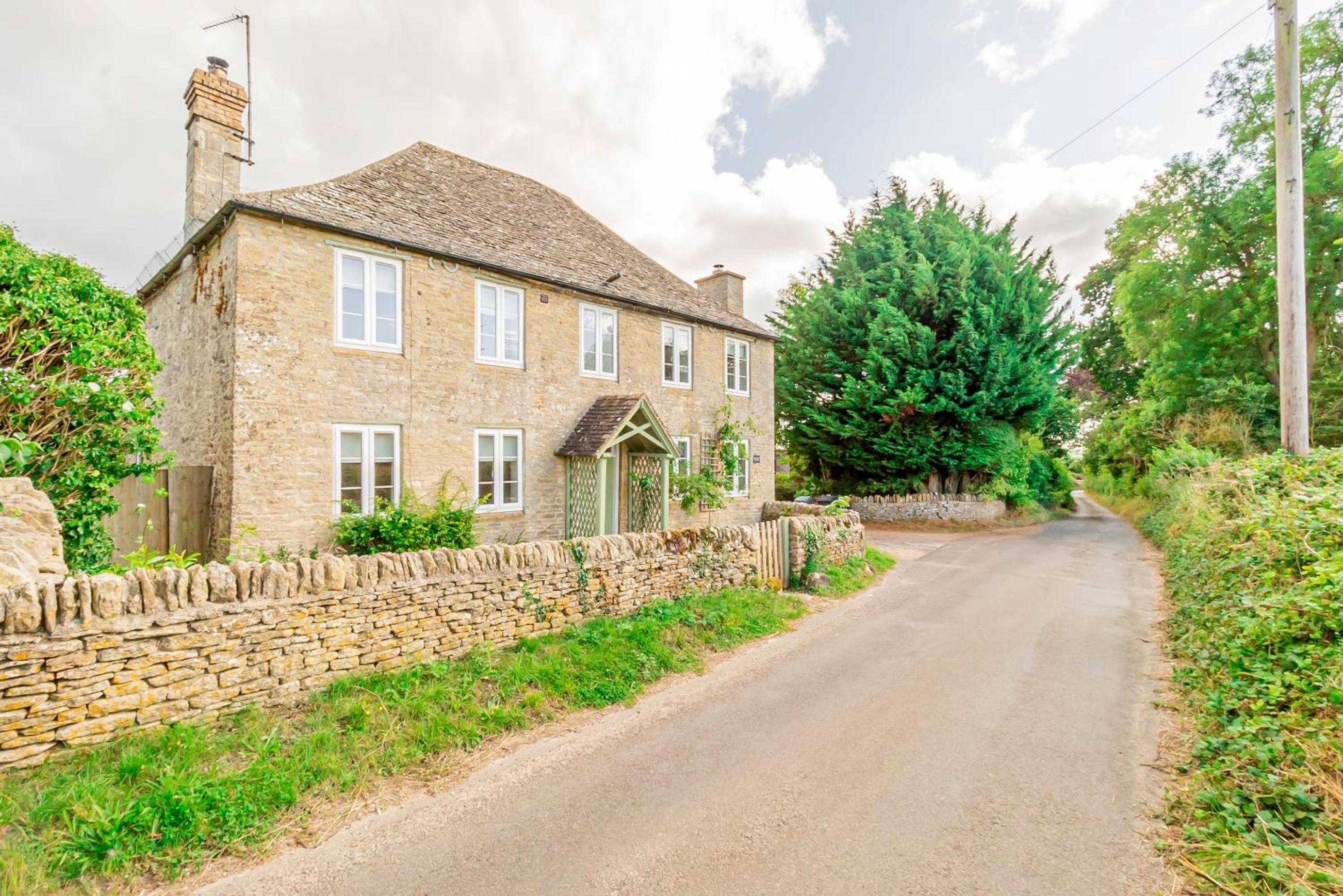 Farmhouse Retreat, 4 Bed, Pet Friendly
