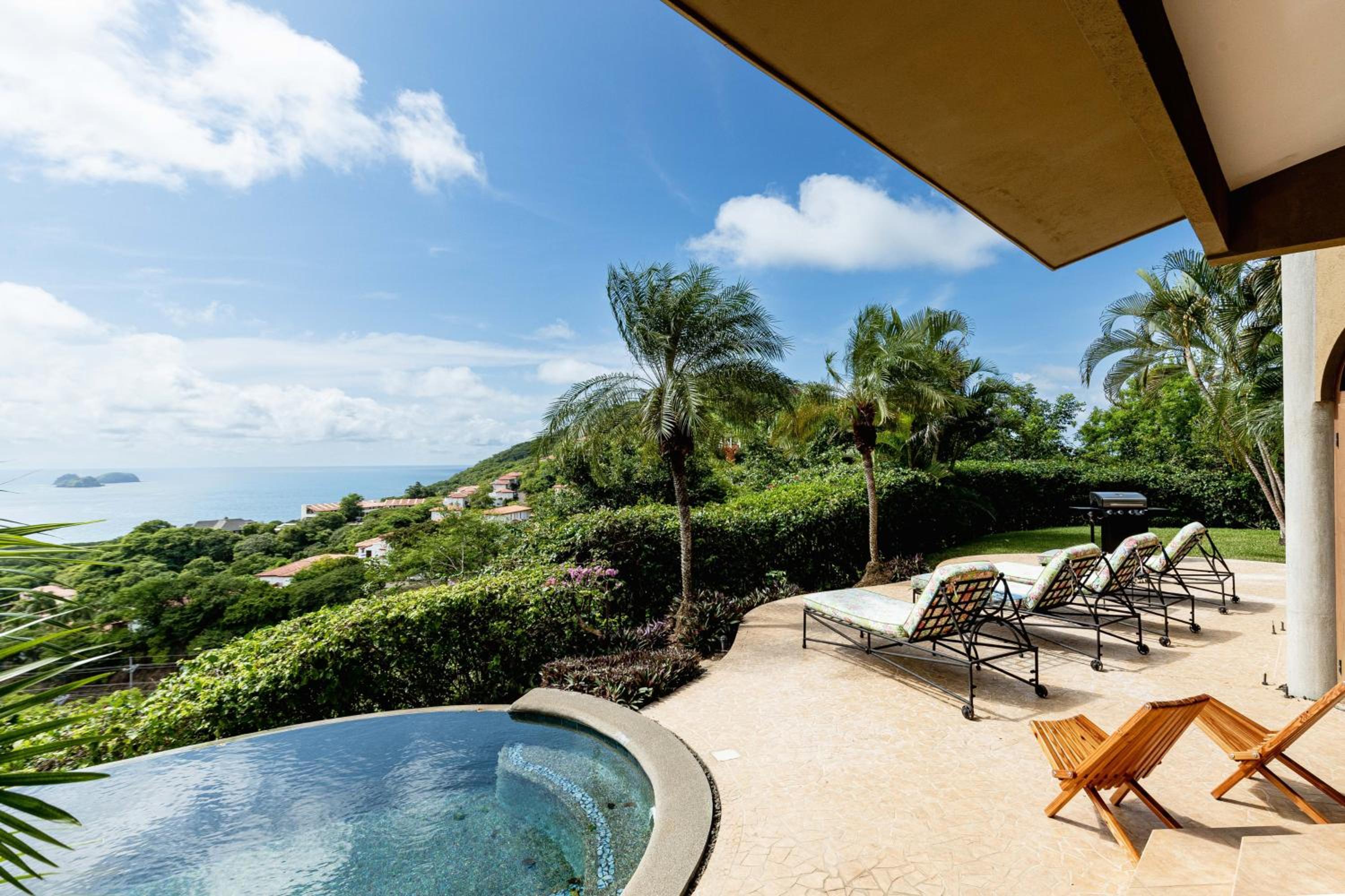 Dos Vistas 5BR View Villa Hermosa 10 Guests