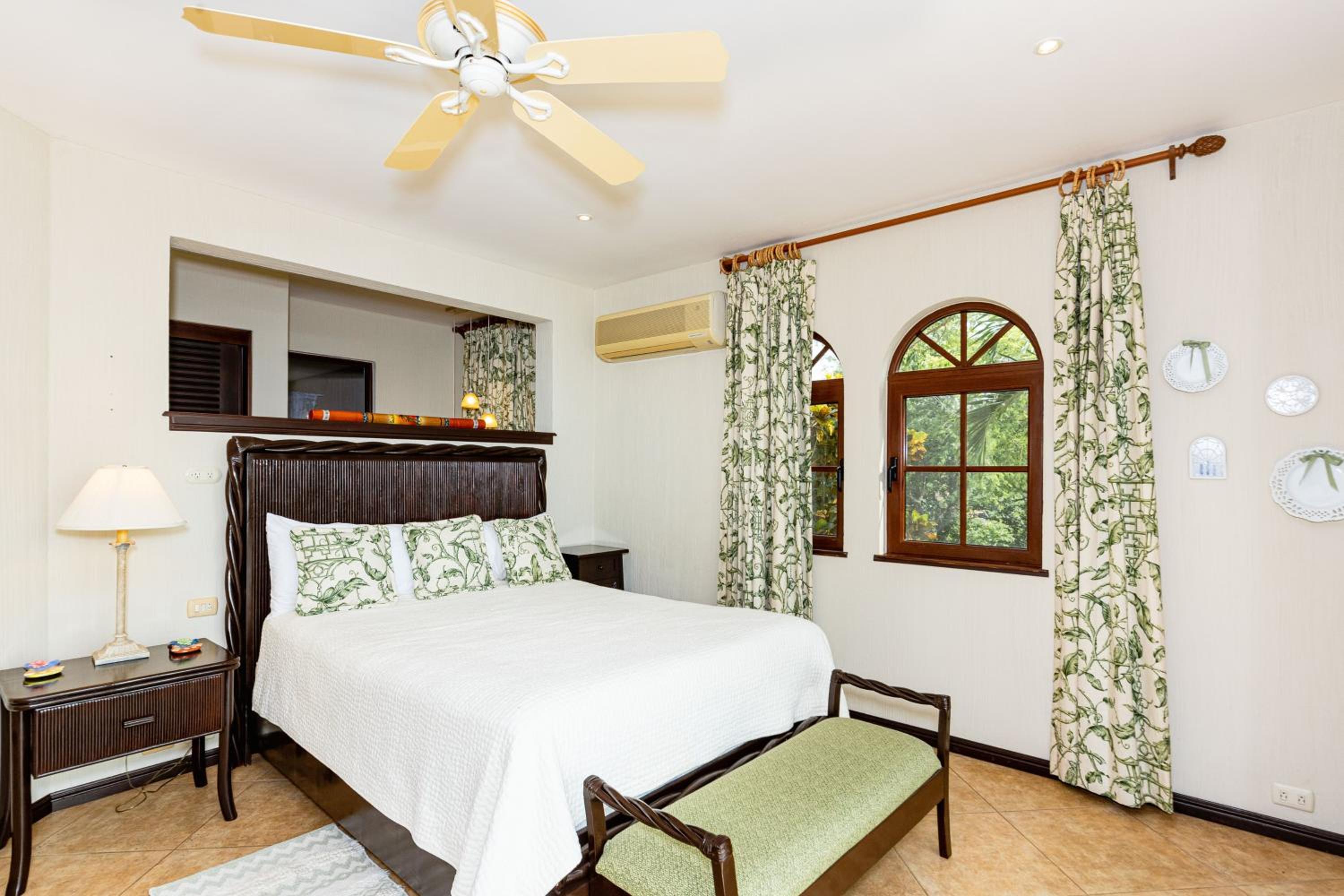 Dos Vistas 5BR View Villa Hermosa 10 Guests
