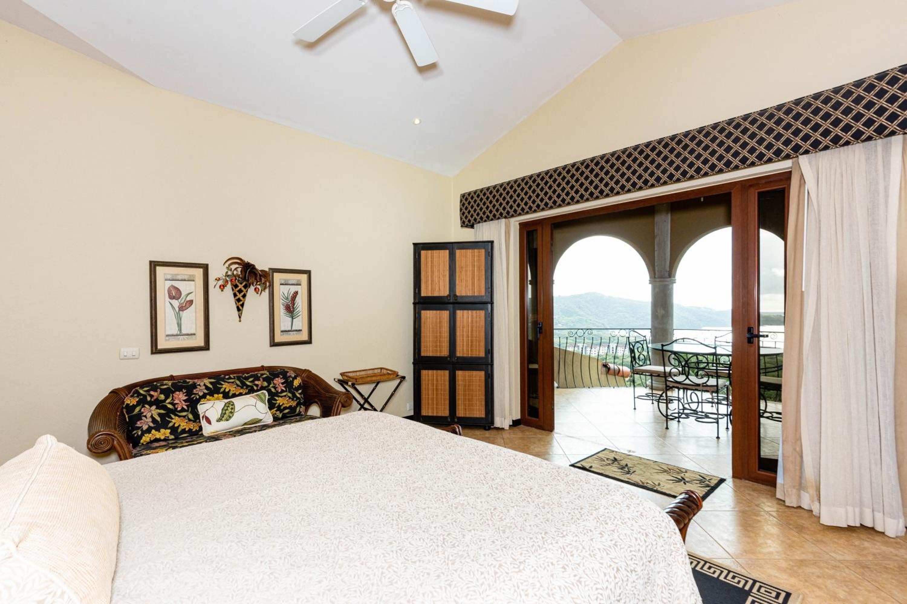 Dos Vistas 5BR View Villa Hermosa 10 Guests