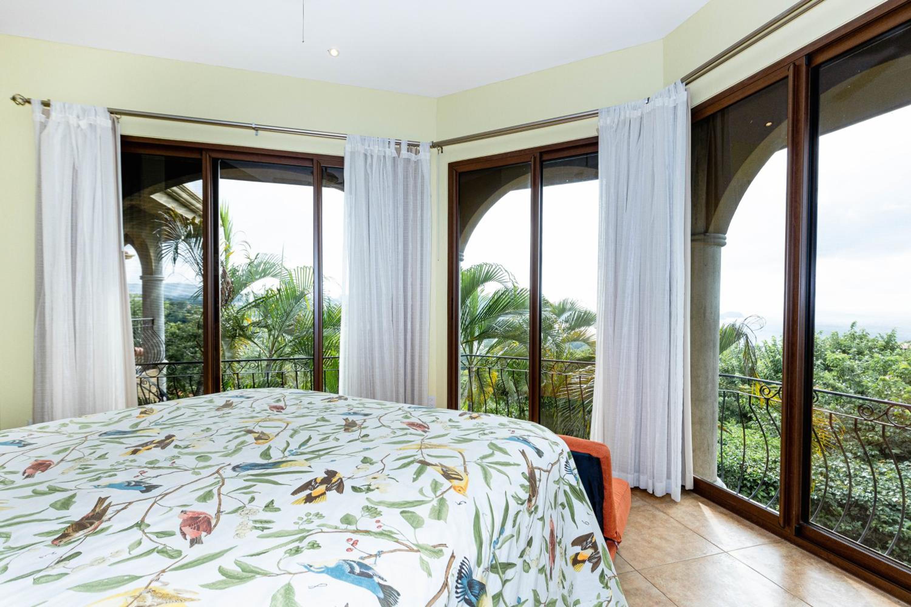 Dos Vistas 5BR View Villa Hermosa 10 Guests