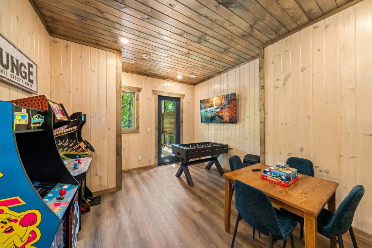 Bobber Bungalow Lake View Hot Tub Arcade Games