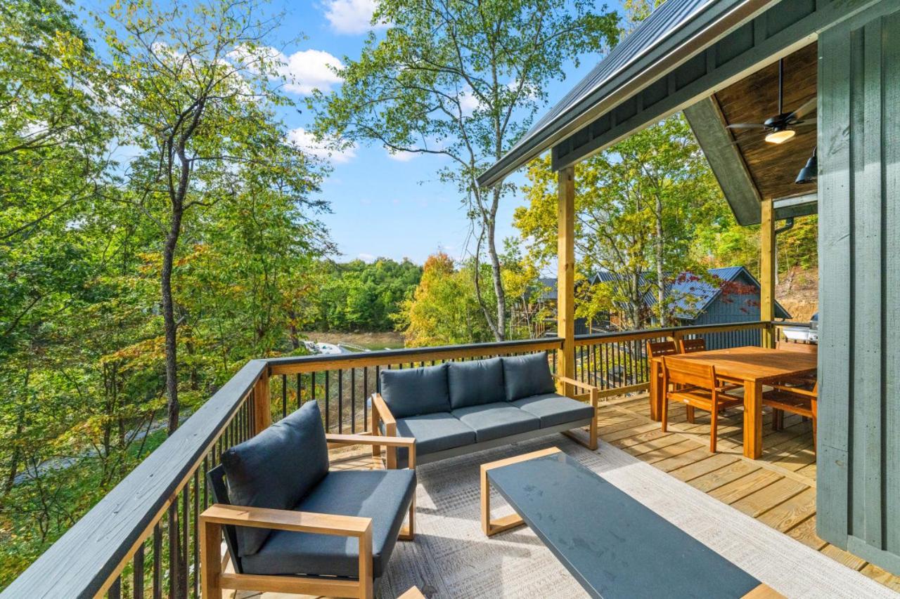 Cozy Cove Retreat w Lake View Hot Tub FirePit