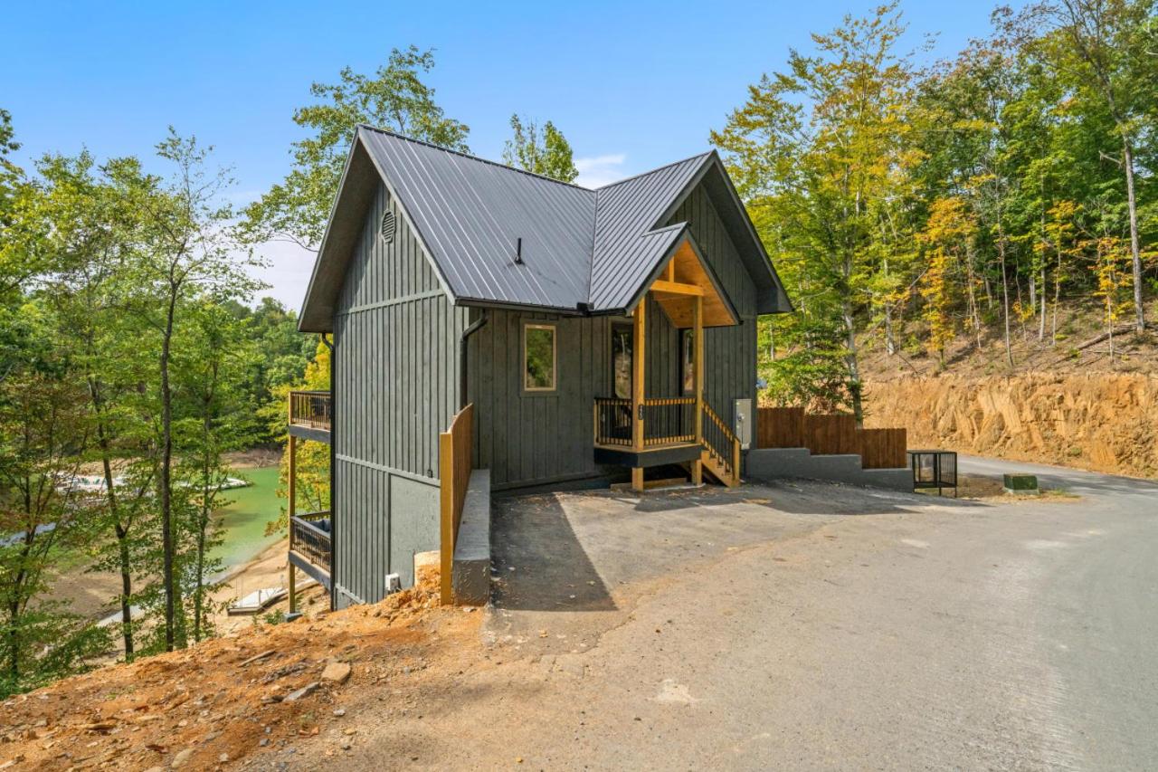 Cozy Cove Retreat w Lake View Hot Tub FirePit