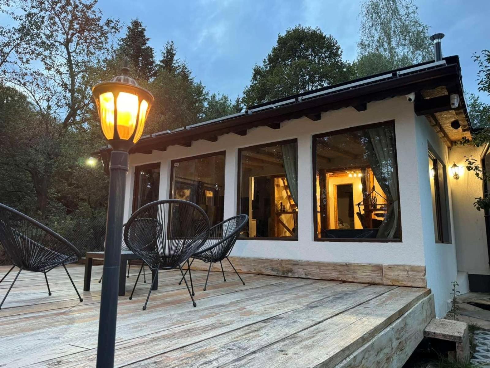 Villa Yarema Mountain Relax with Hot Jacuzzi & Sauna by BookVillaBG