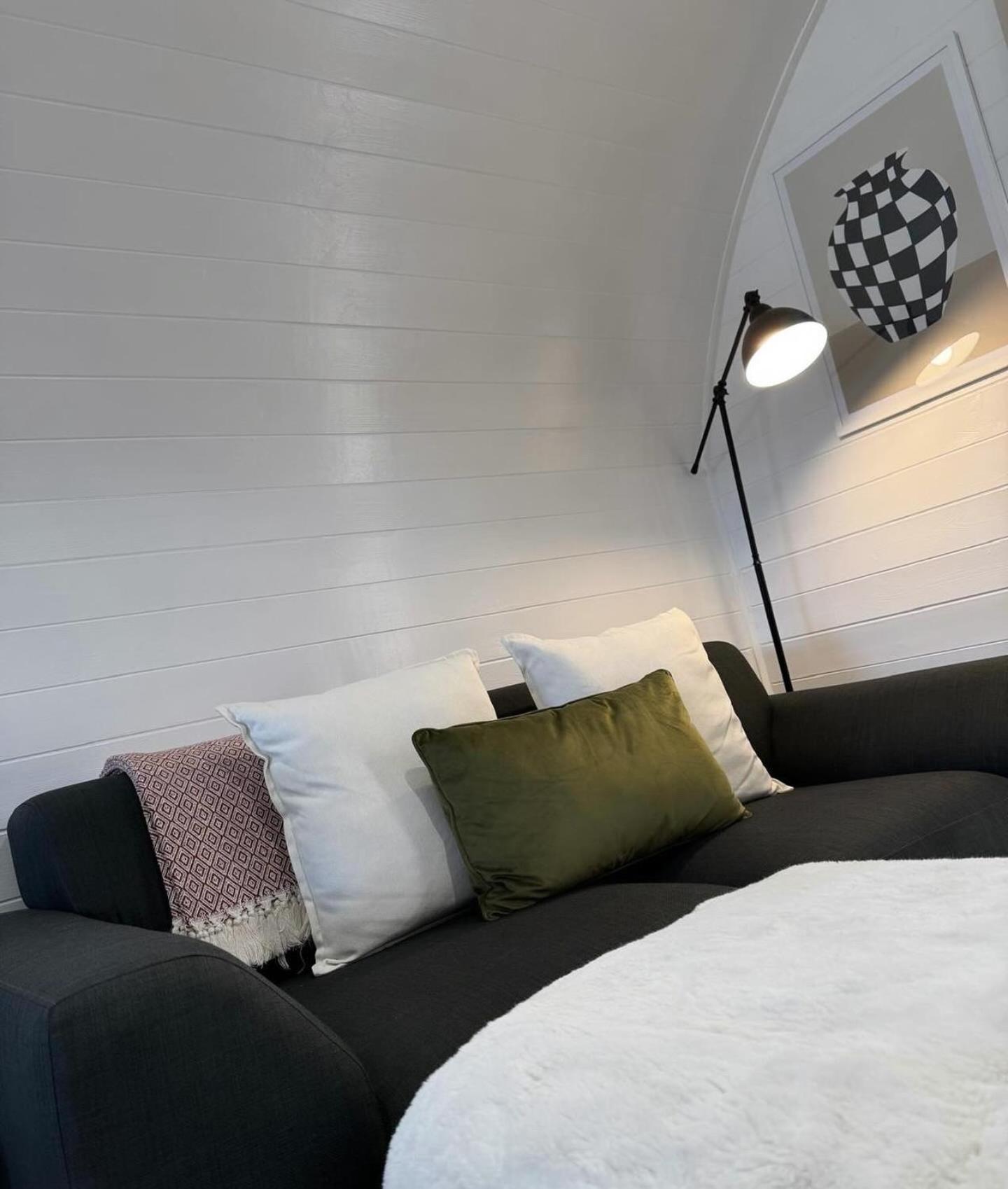 Apex Studio Pod & Jacuzzi Bath view 4