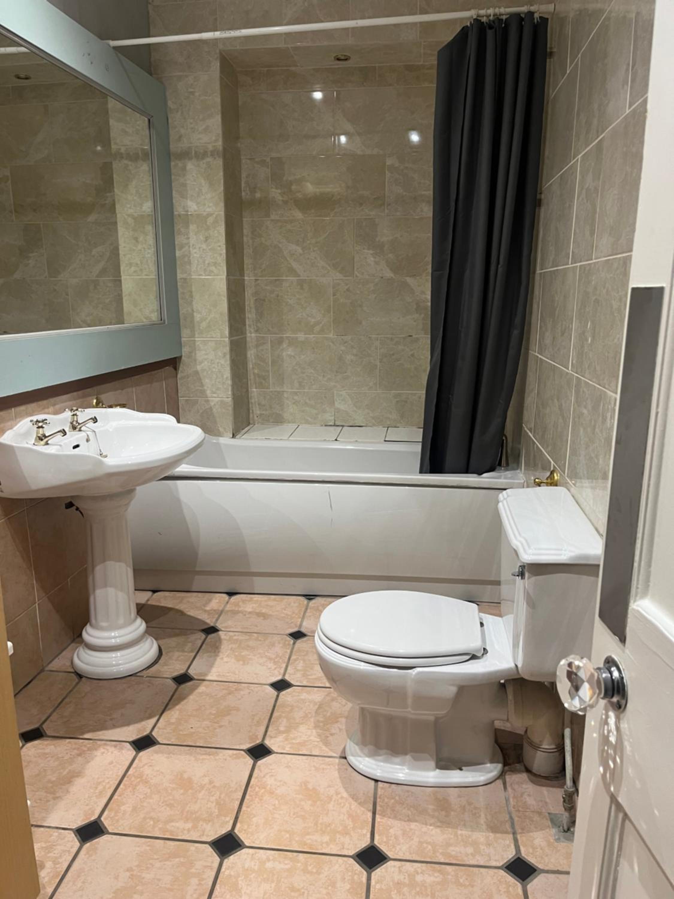 Spacious New Town Garden Flat view 2