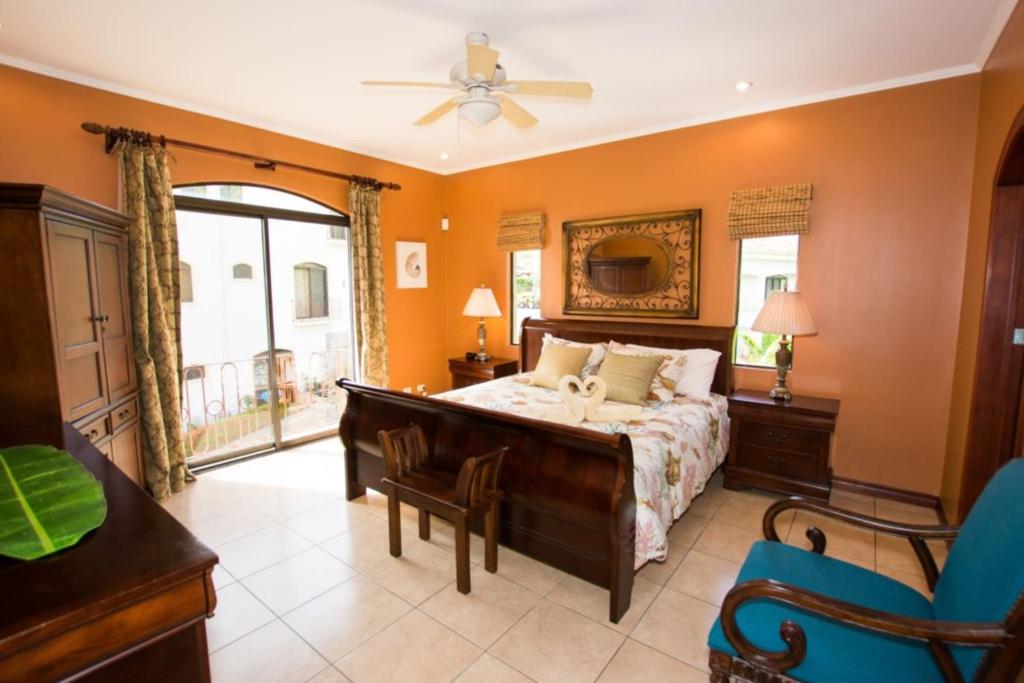 Villa Lorenzo 3BR Hill-Top Oceanview Villa