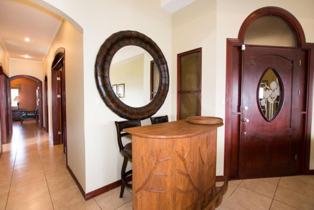 Villa Lorenzo 3BR Hill-Top Oceanview Villa