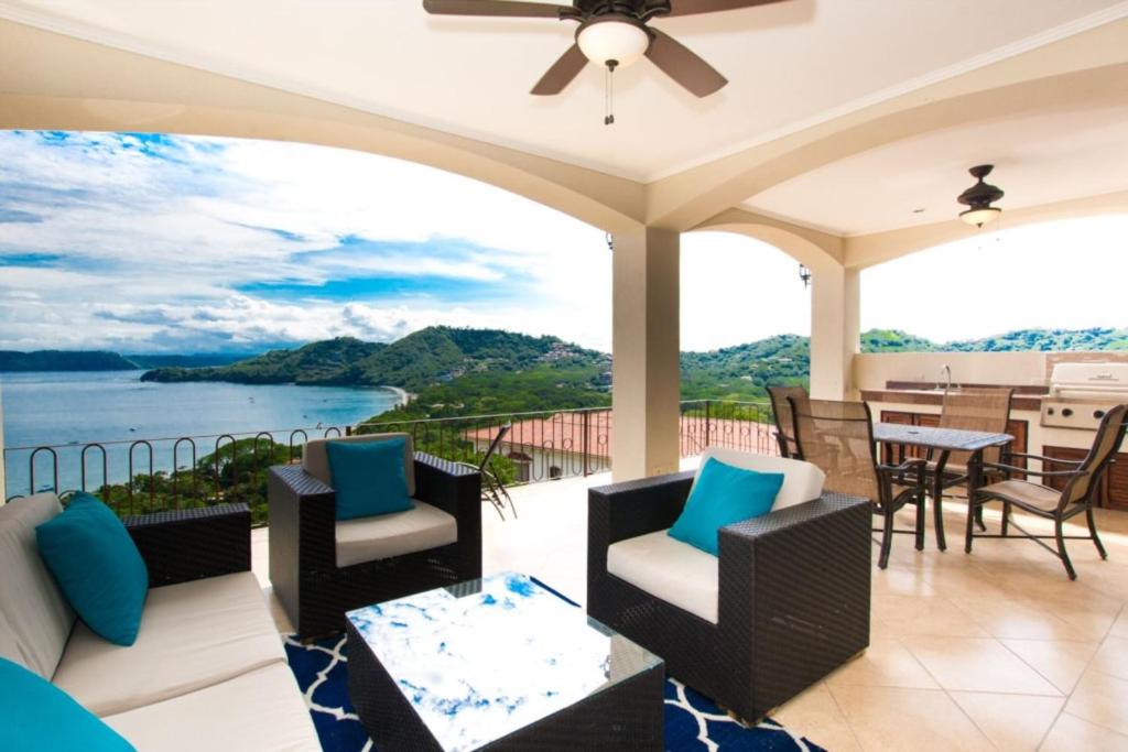 Villa Lorenzo 3BR Hill-Top Oceanview Villa