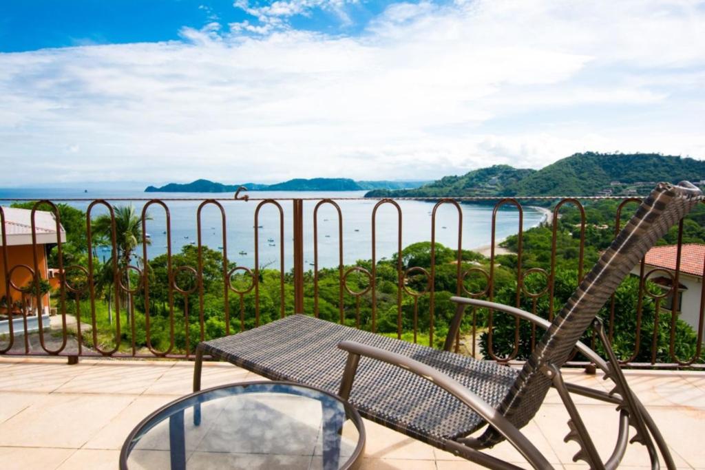 Villa Lorenzo 3BR Hill-Top Oceanview Villa