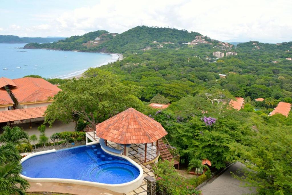 Villa Lorenzo 3BR Hill-Top Oceanview Villa