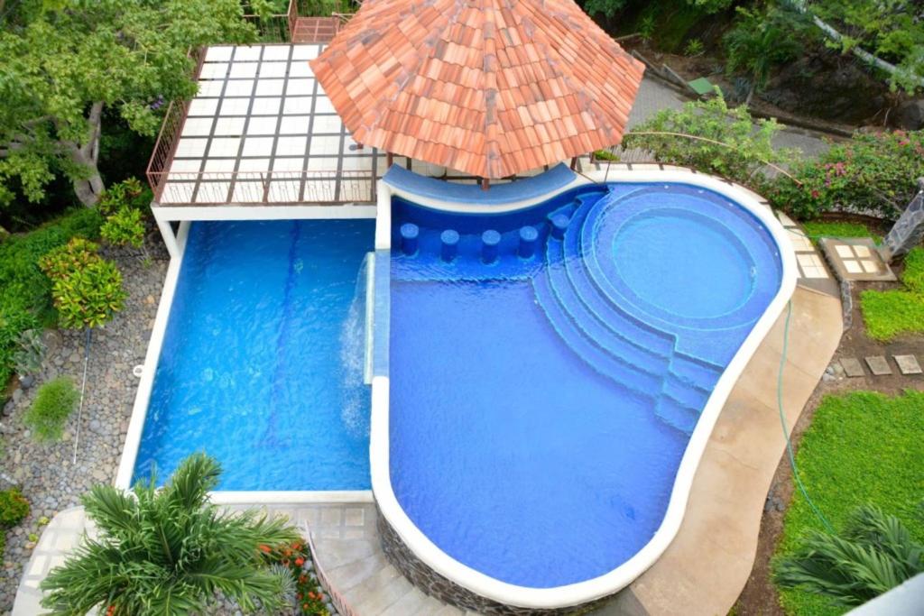 Villa Lorenzo 3BR Hill-Top Oceanview Villa