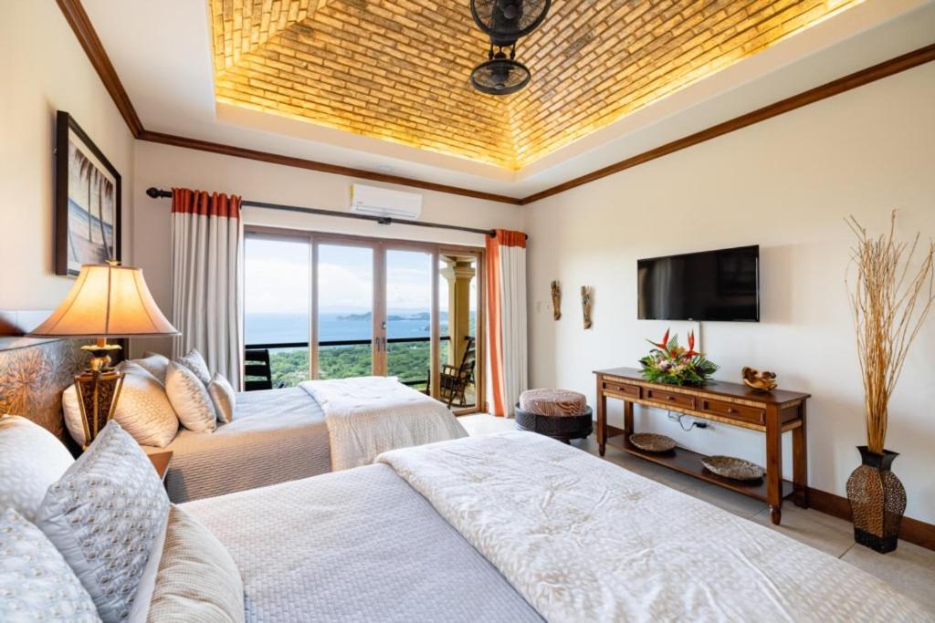Villa Encantada Sunset Infinity Pool Escape