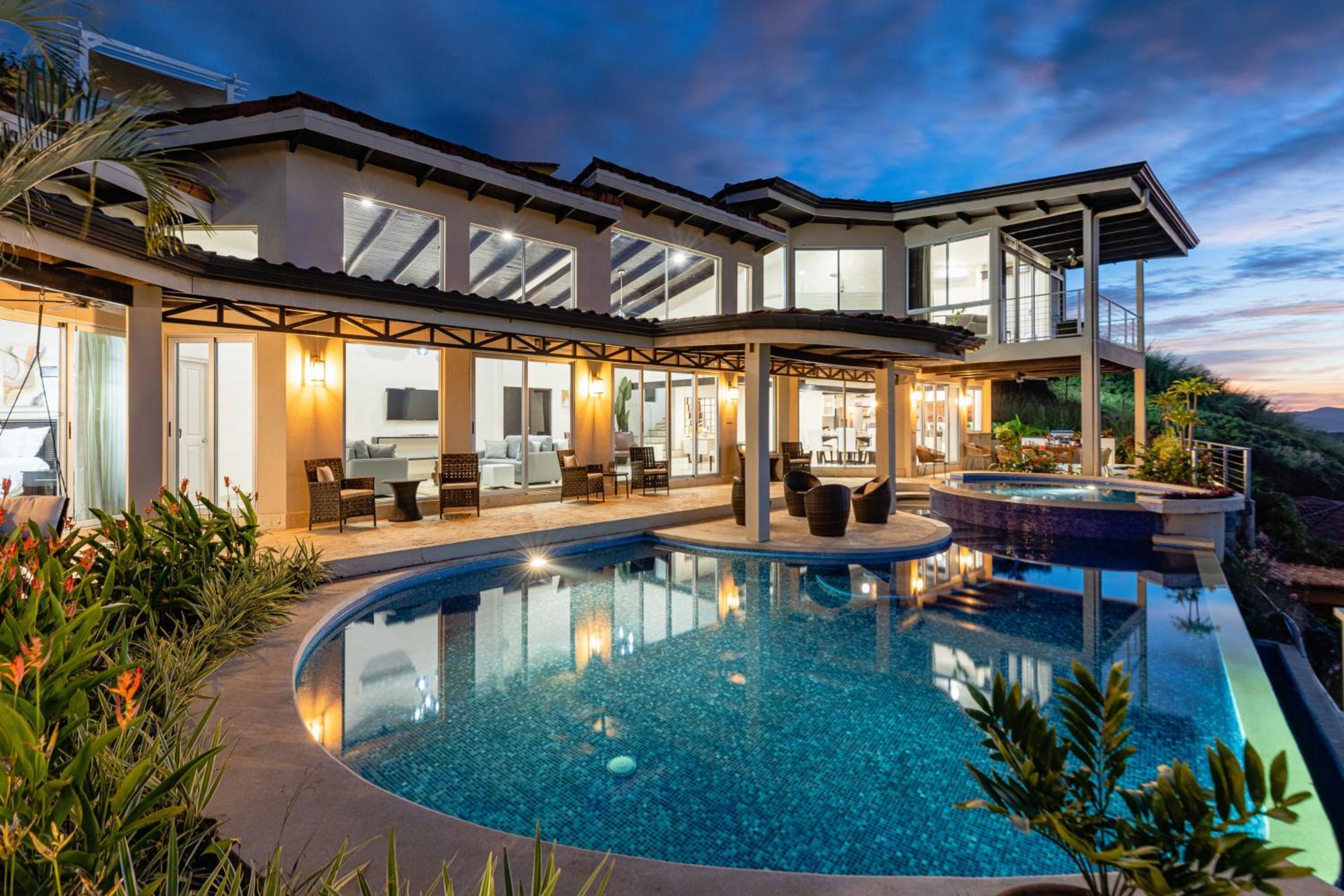Sunset Ridge Ocean View & Infinity Pool