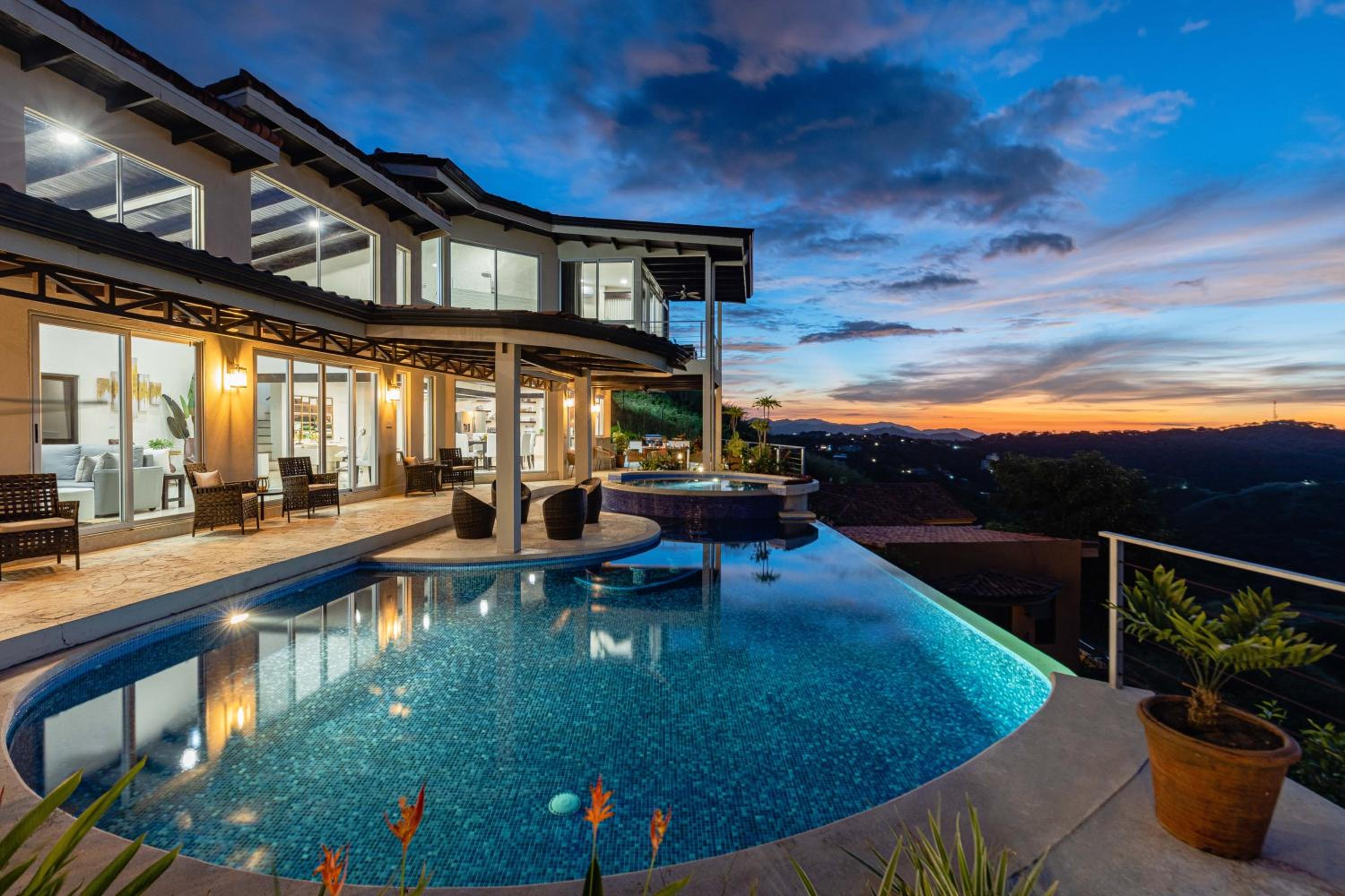 Sunset Ridge Ocean View & Infinity Pool