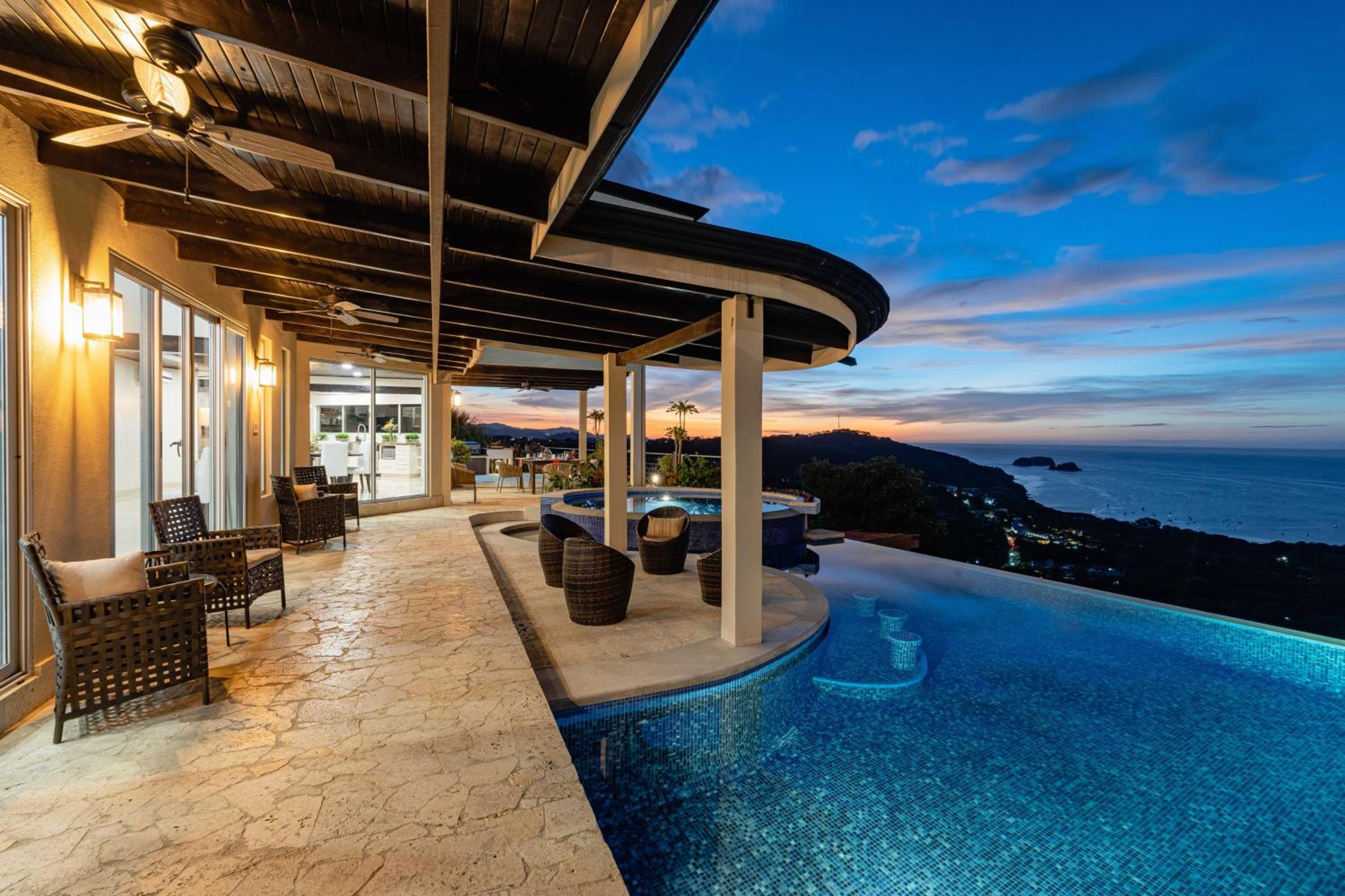 Sunset Ridge Ocean View & Infinity Pool