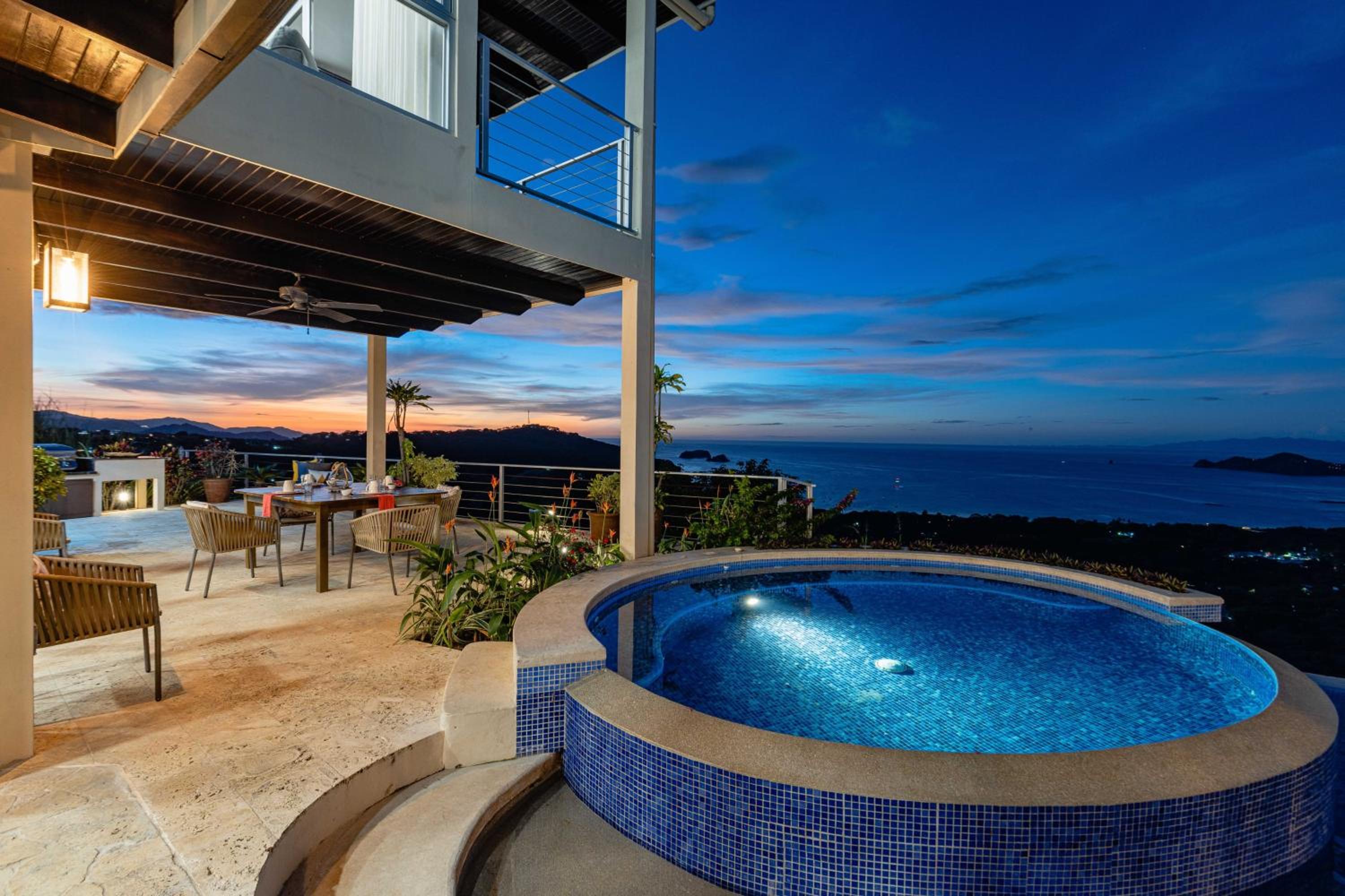Sunset Ridge Ocean View & Infinity Pool