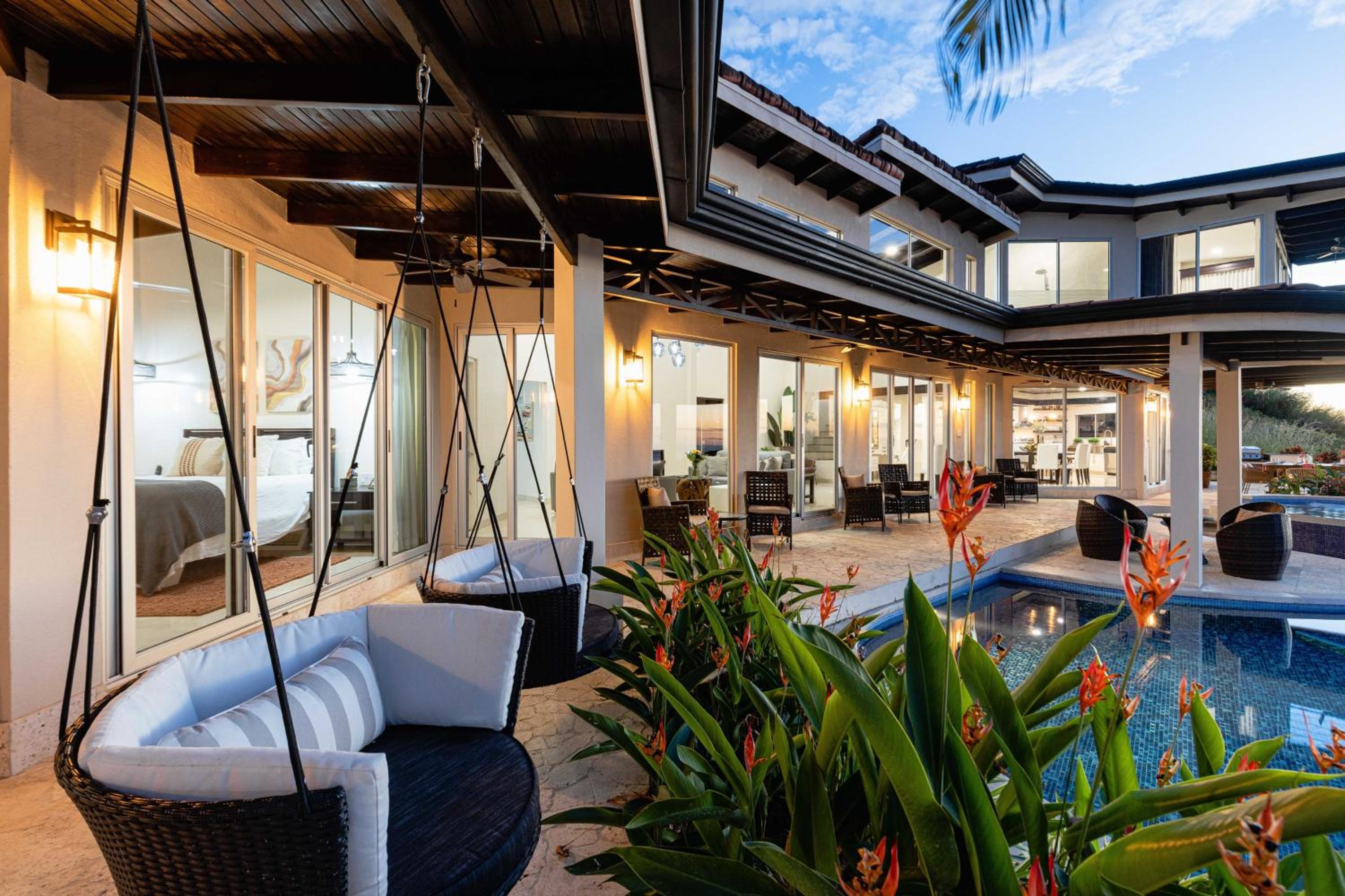 Sunset Ridge Ocean View & Infinity Pool