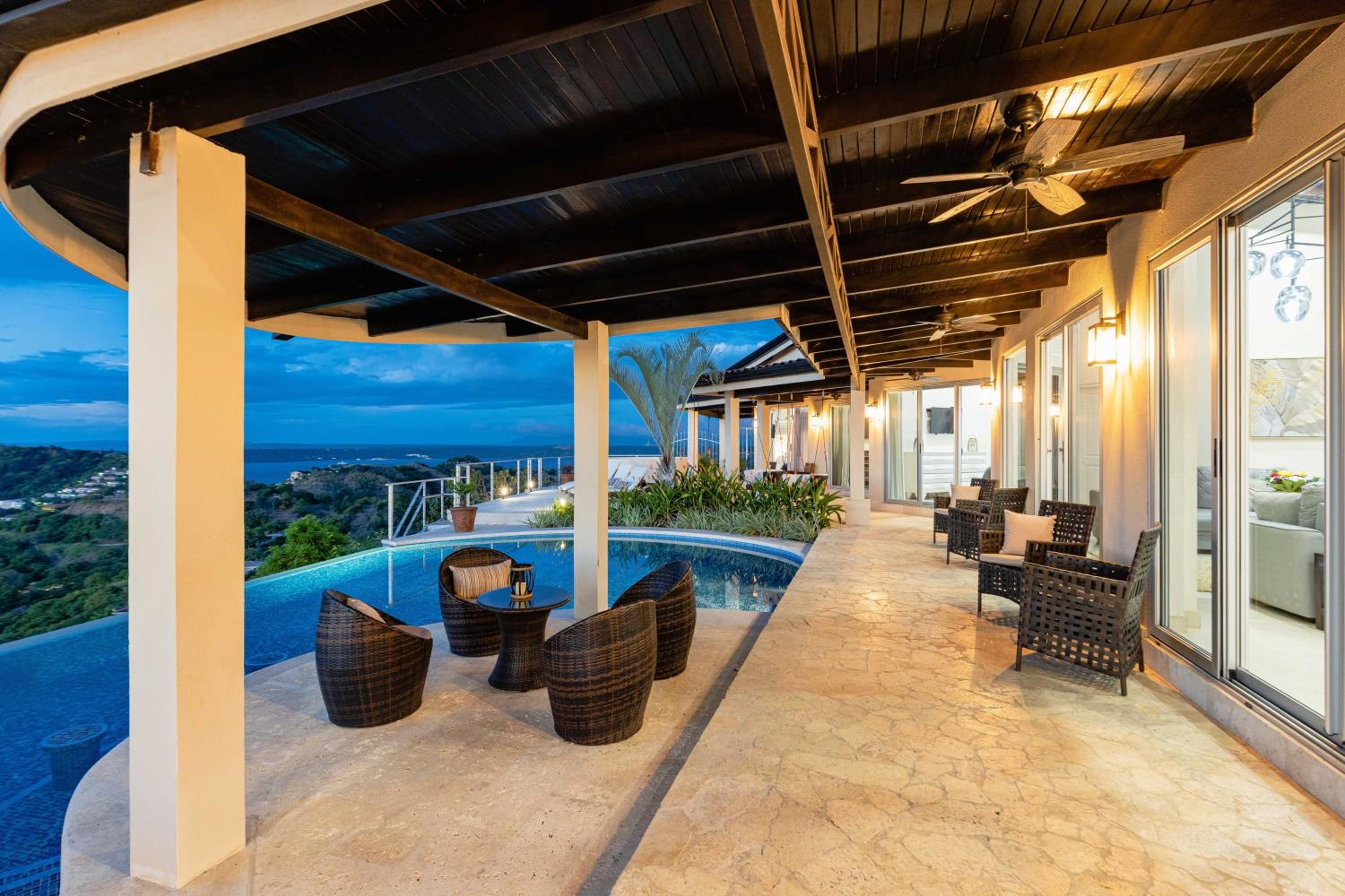 Sunset Ridge Ocean View & Infinity Pool