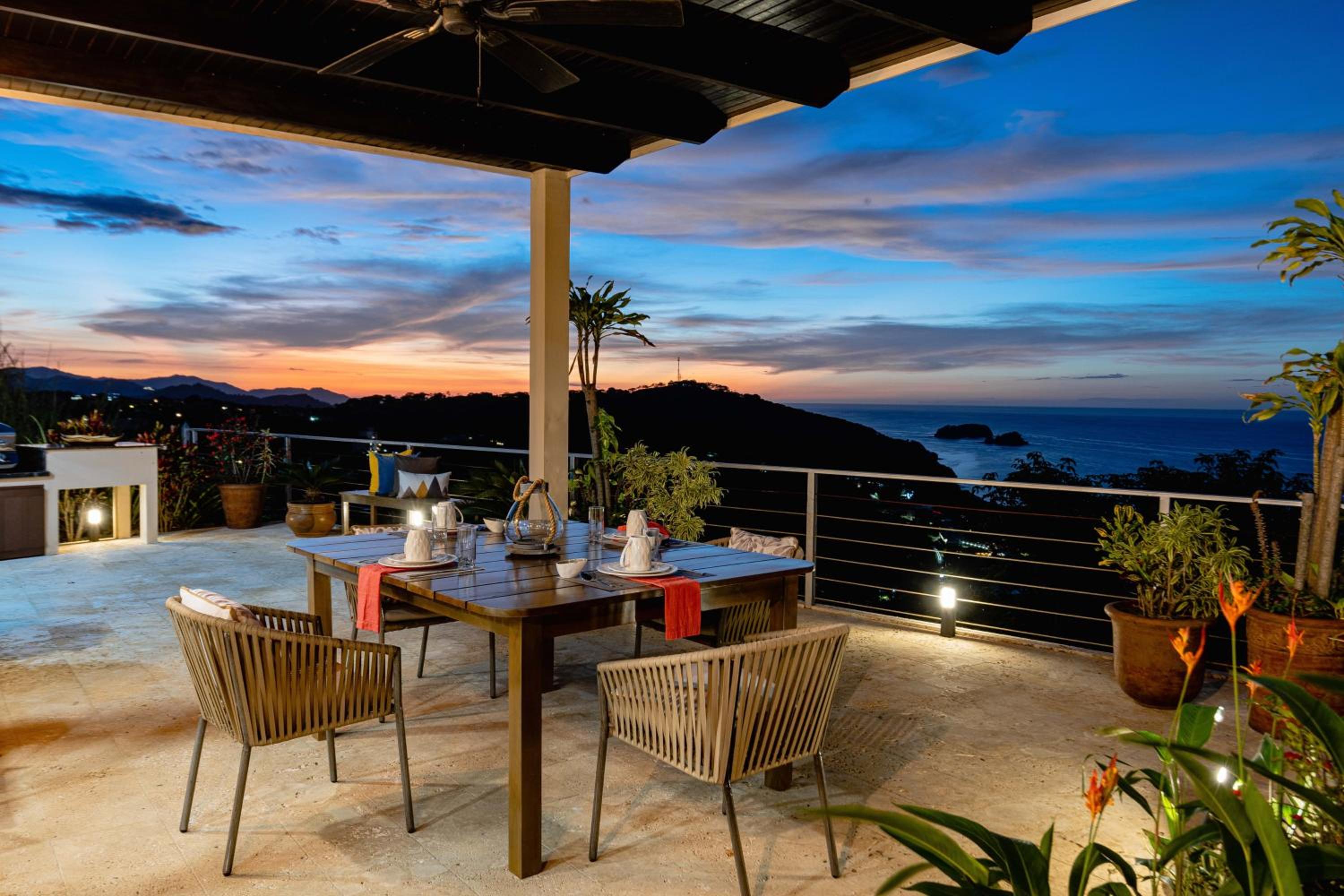 Sunset Ridge Ocean View & Infinity Pool