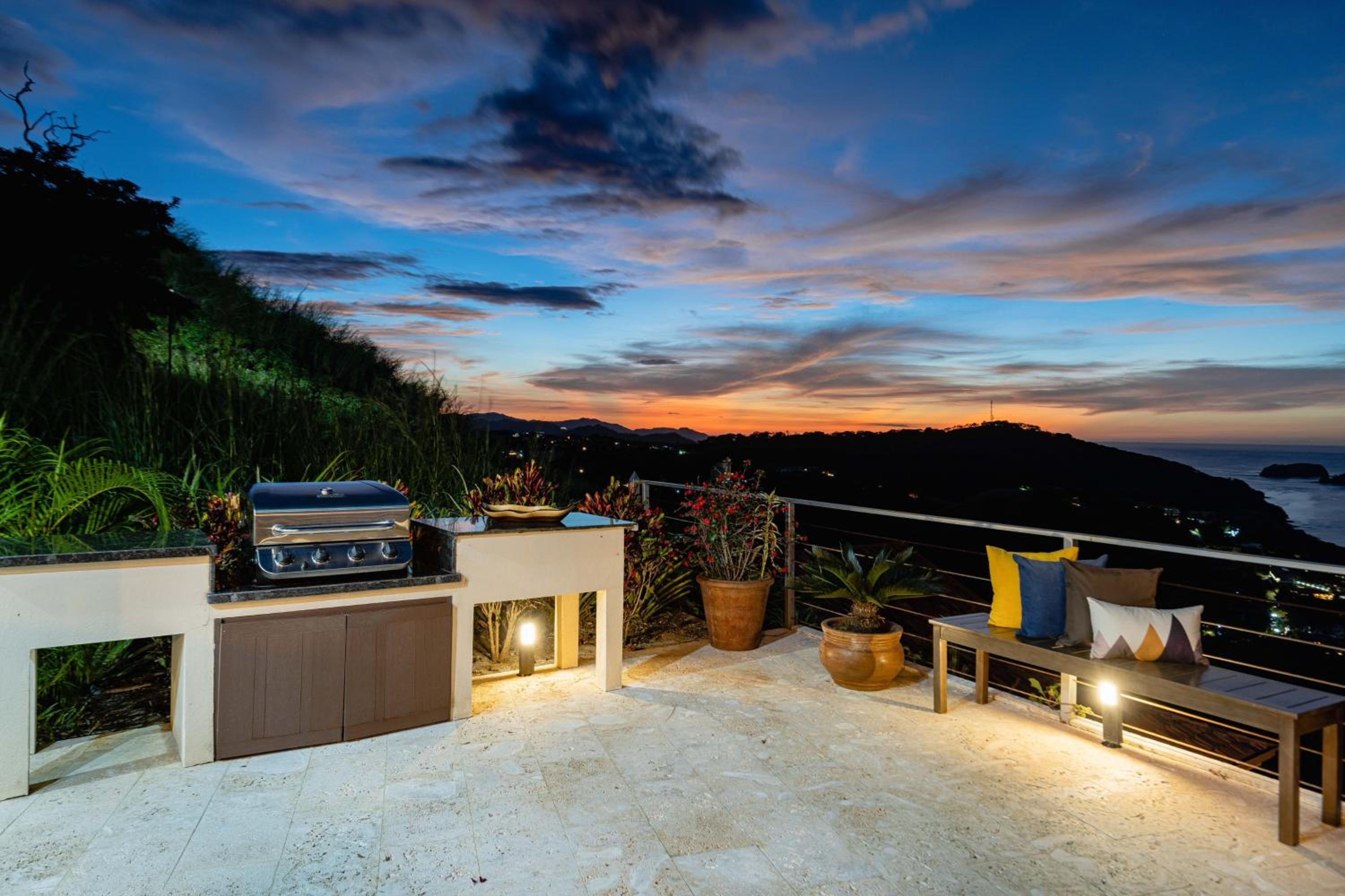 Sunset Ridge Ocean View & Infinity Pool