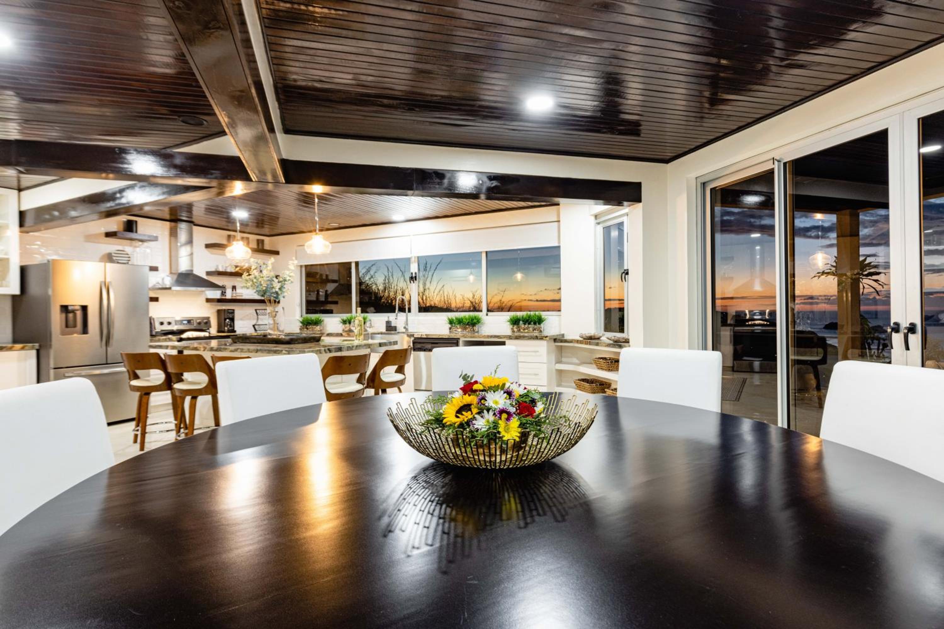 Sunset Ridge Ocean View & Infinity Pool