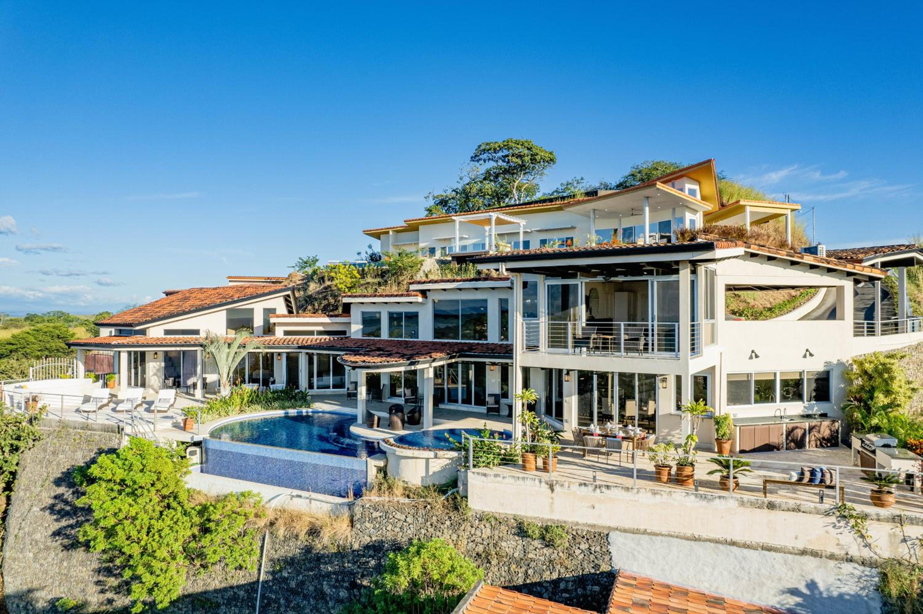 Sunset Ridge Ocean View & Infinity Pool