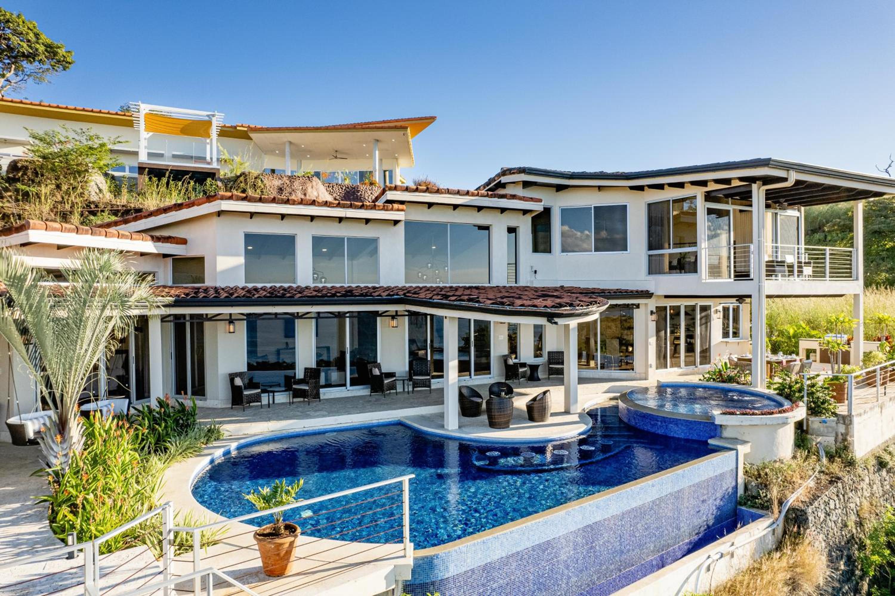 Sunset Ridge Ocean View & Infinity Pool