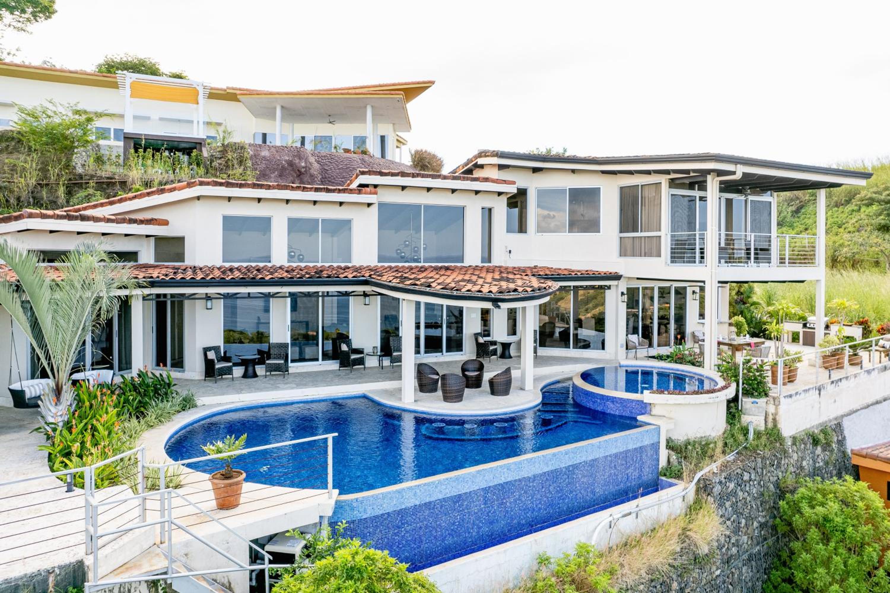 Sunset Ridge Ocean View & Infinity Pool