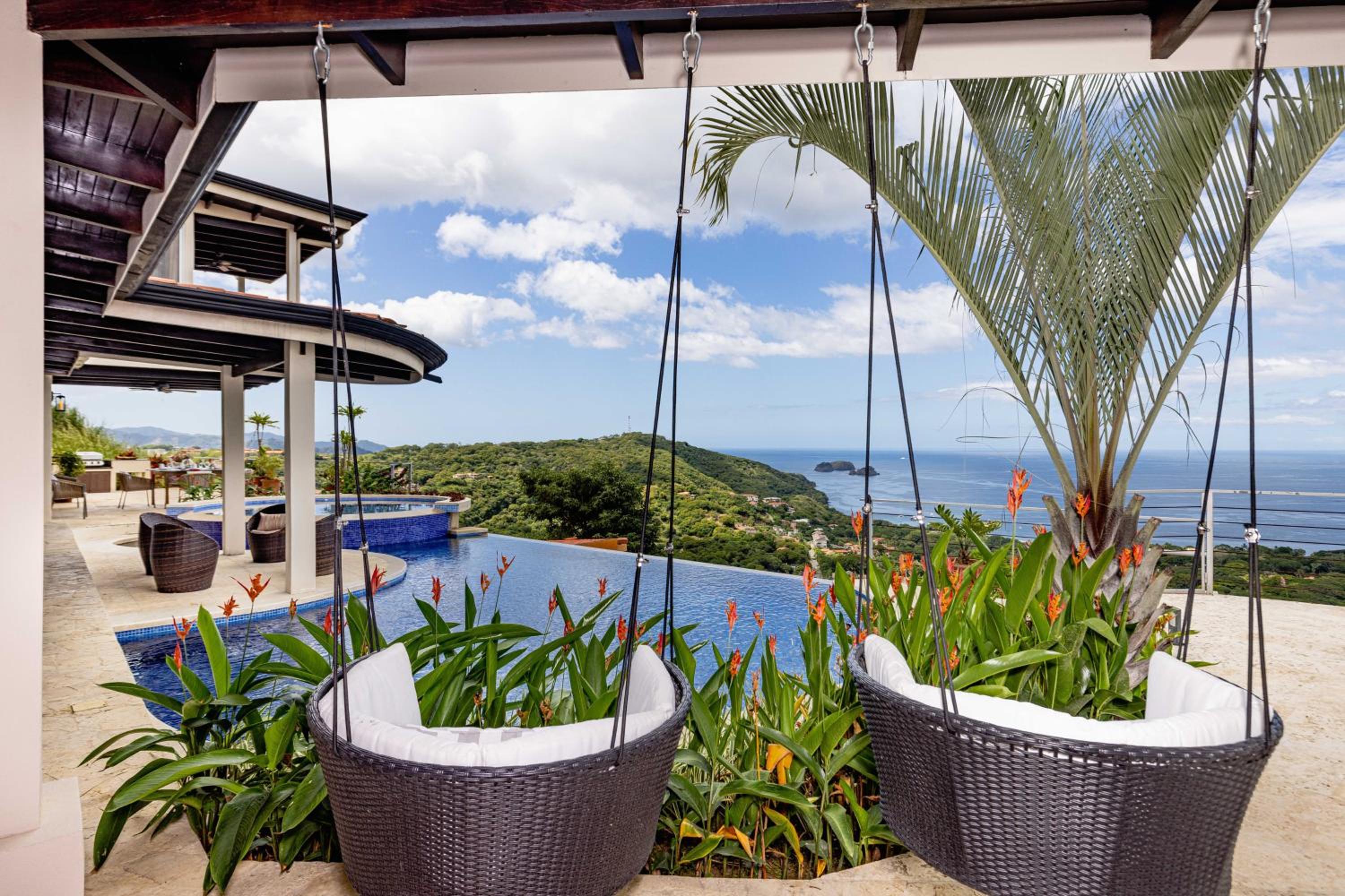 Sunset Ridge Ocean View & Infinity Pool