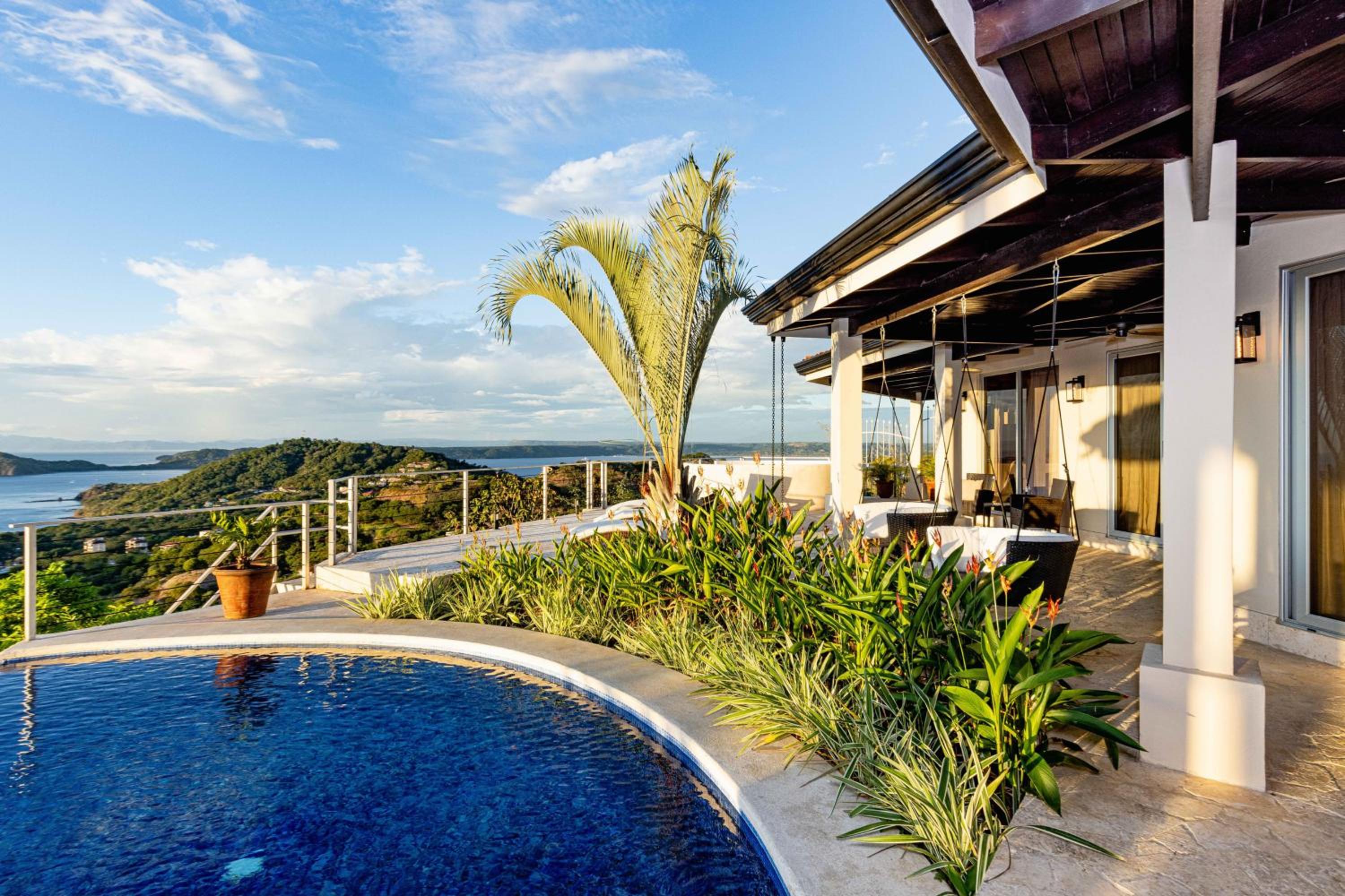 Sunset Ridge Ocean View & Infinity Pool