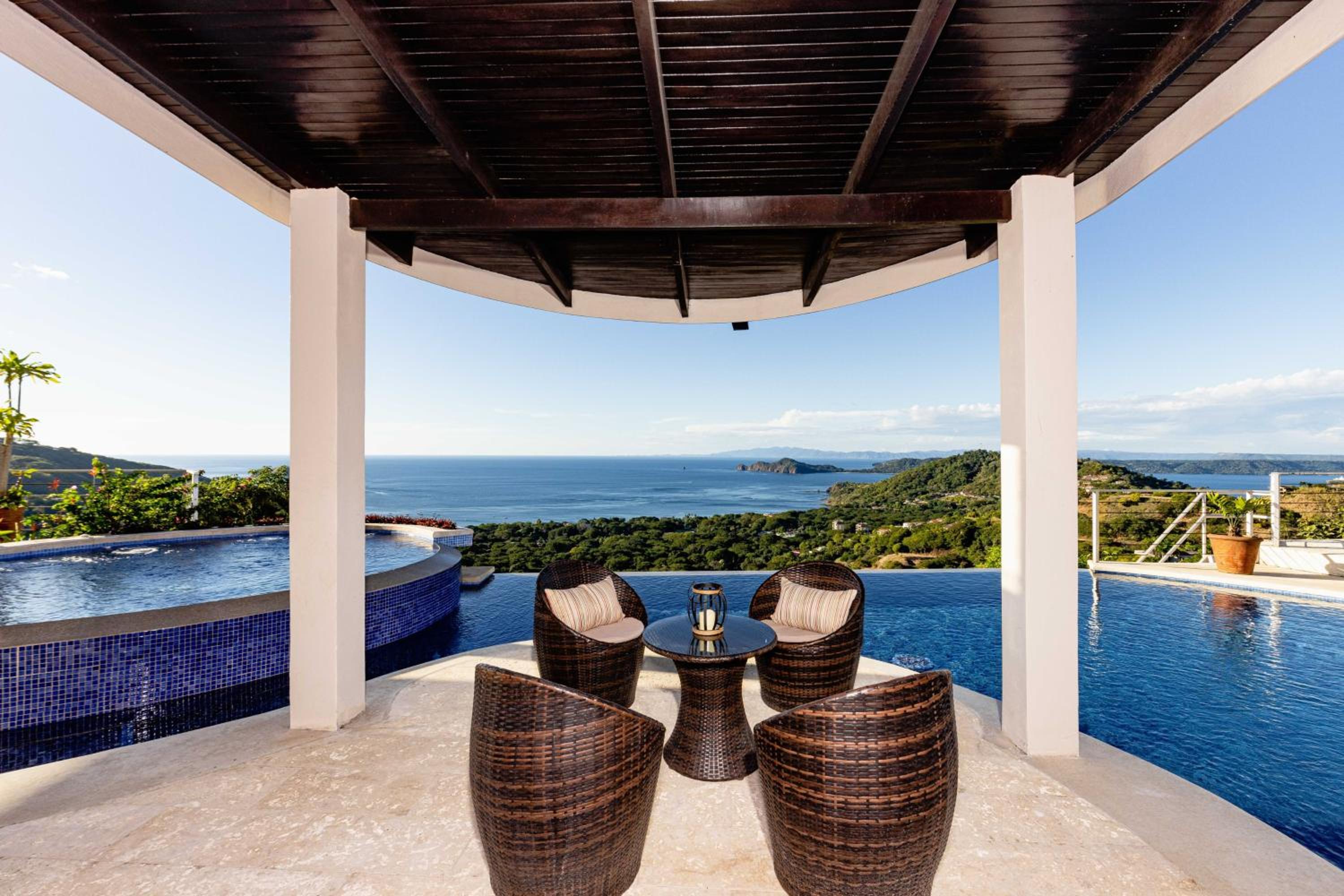 Sunset Ridge Ocean View & Infinity Pool