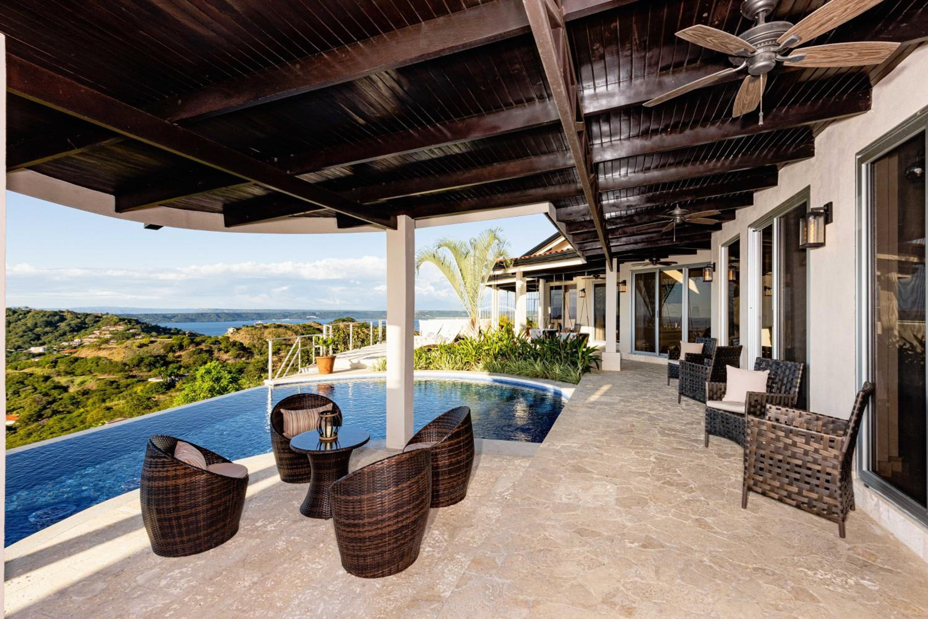 Sunset Ridge Ocean View & Infinity Pool