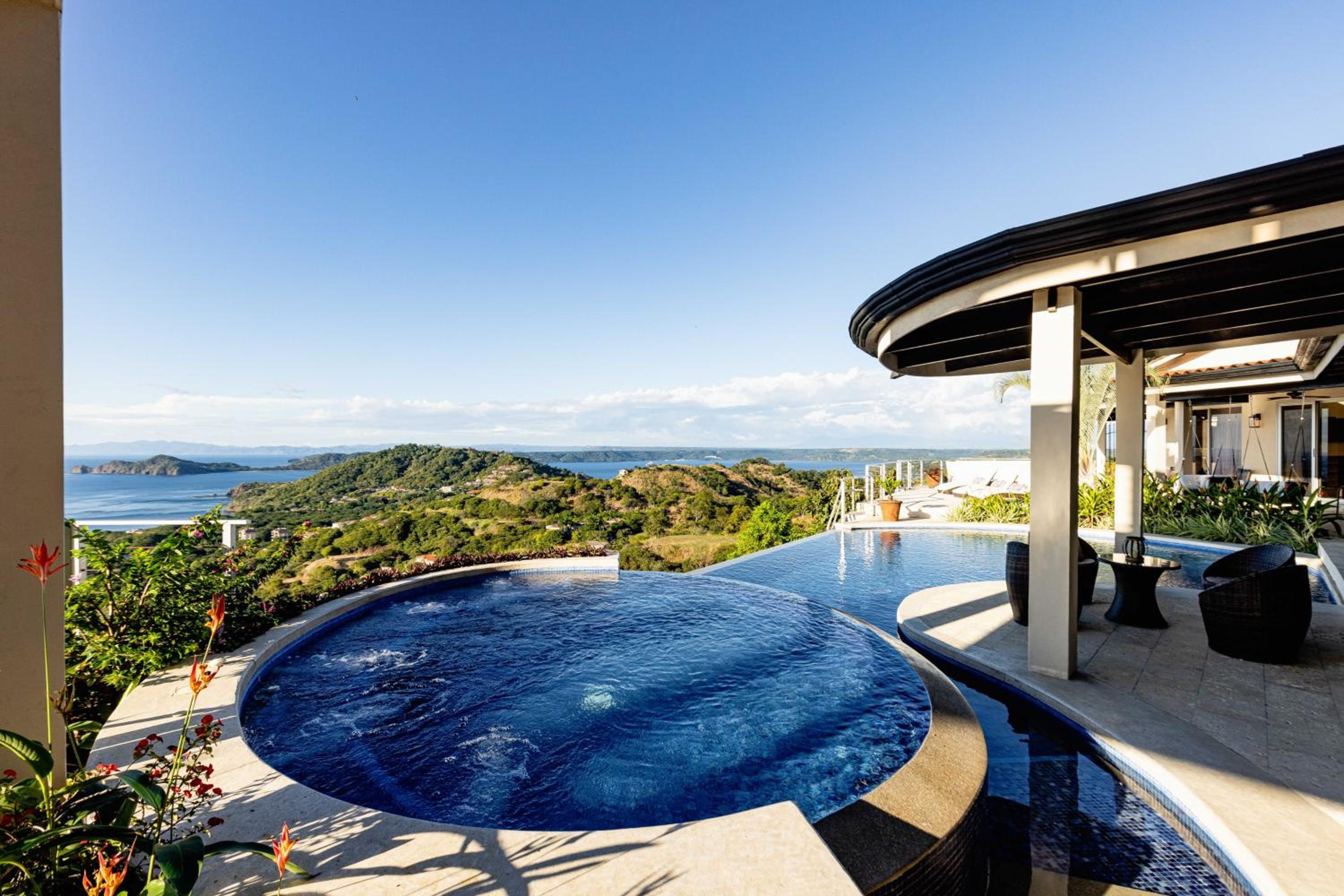 Sunset Ridge Ocean View & Infinity Pool