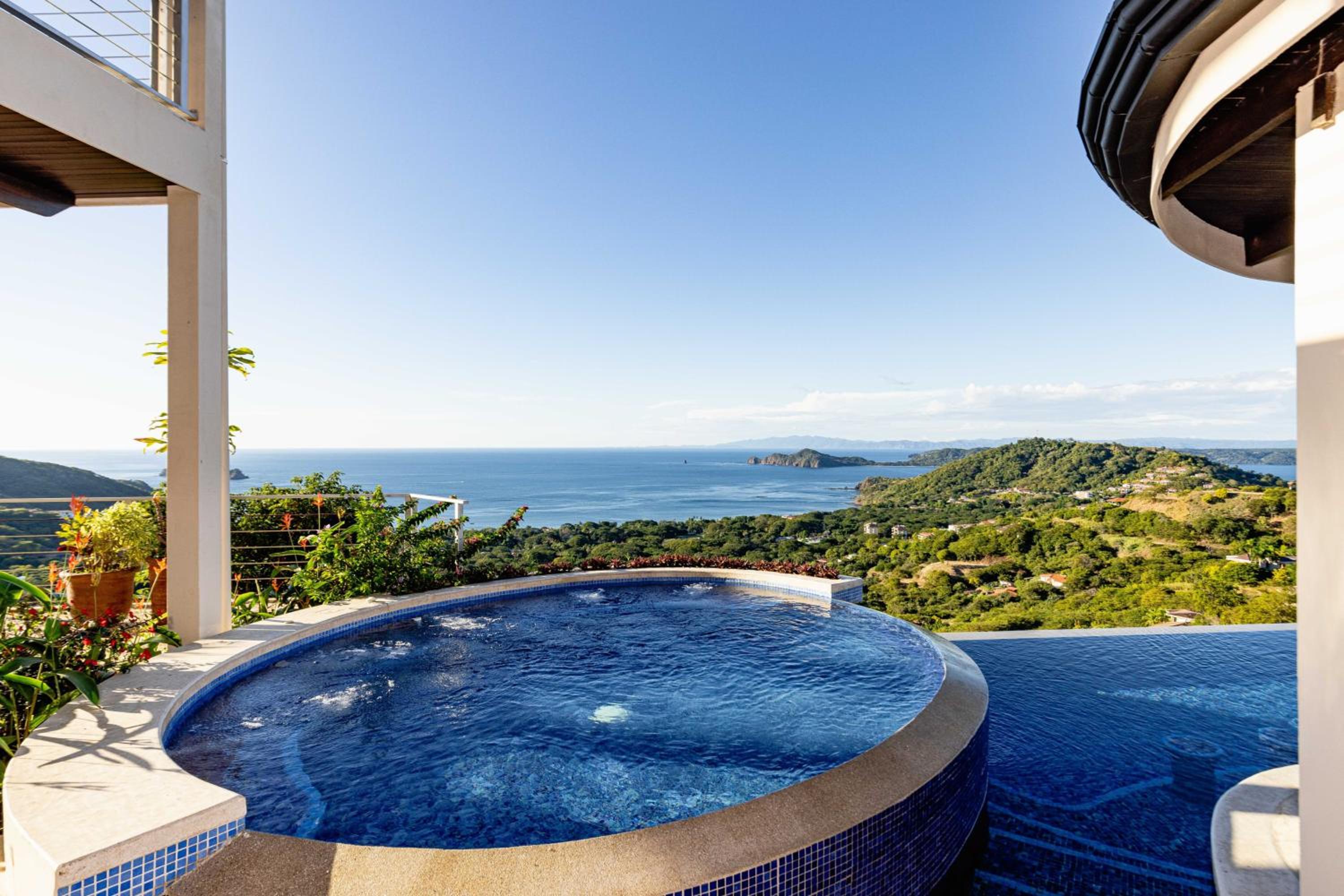 Sunset Ridge Ocean View & Infinity Pool