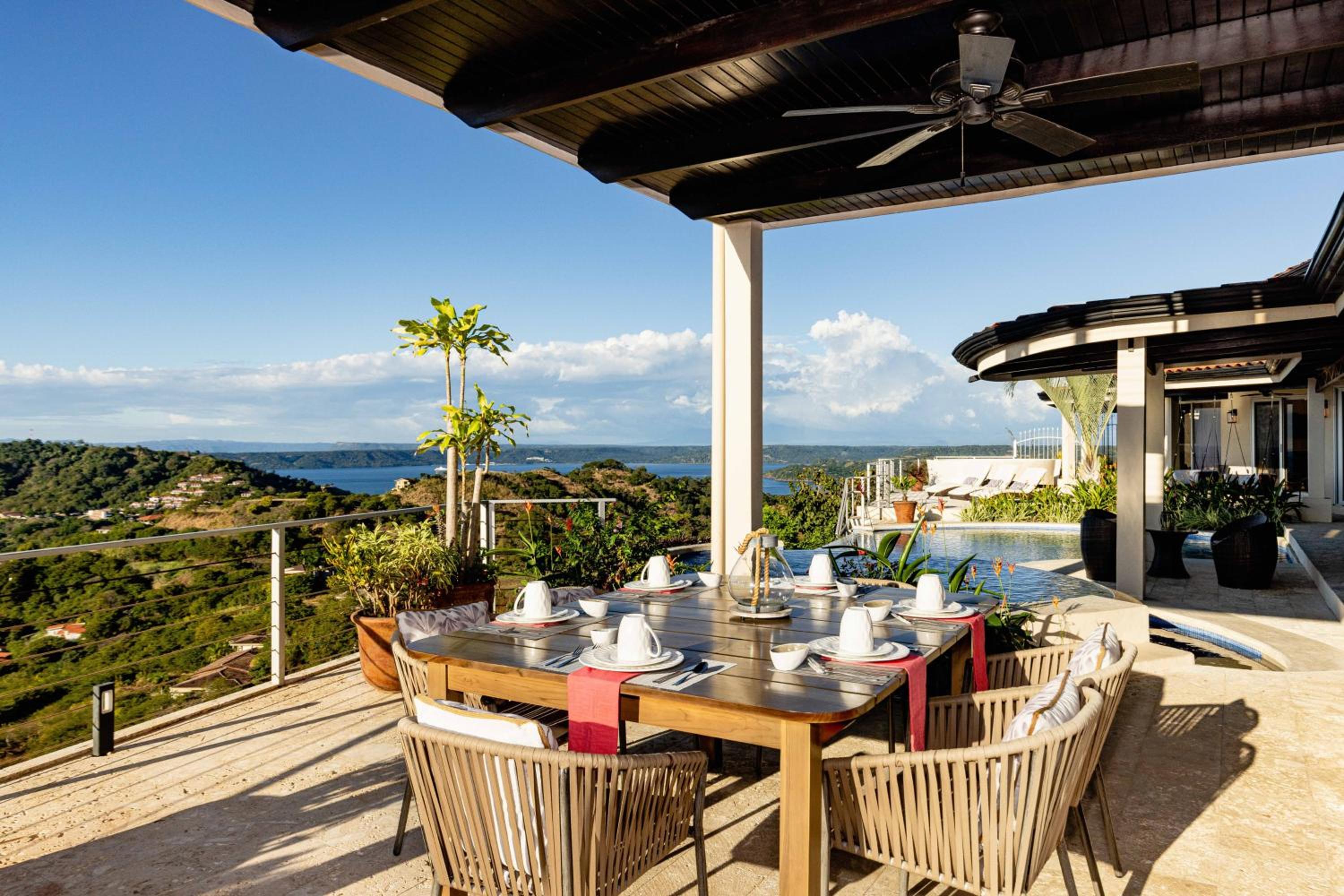 Sunset Ridge Ocean View & Infinity Pool