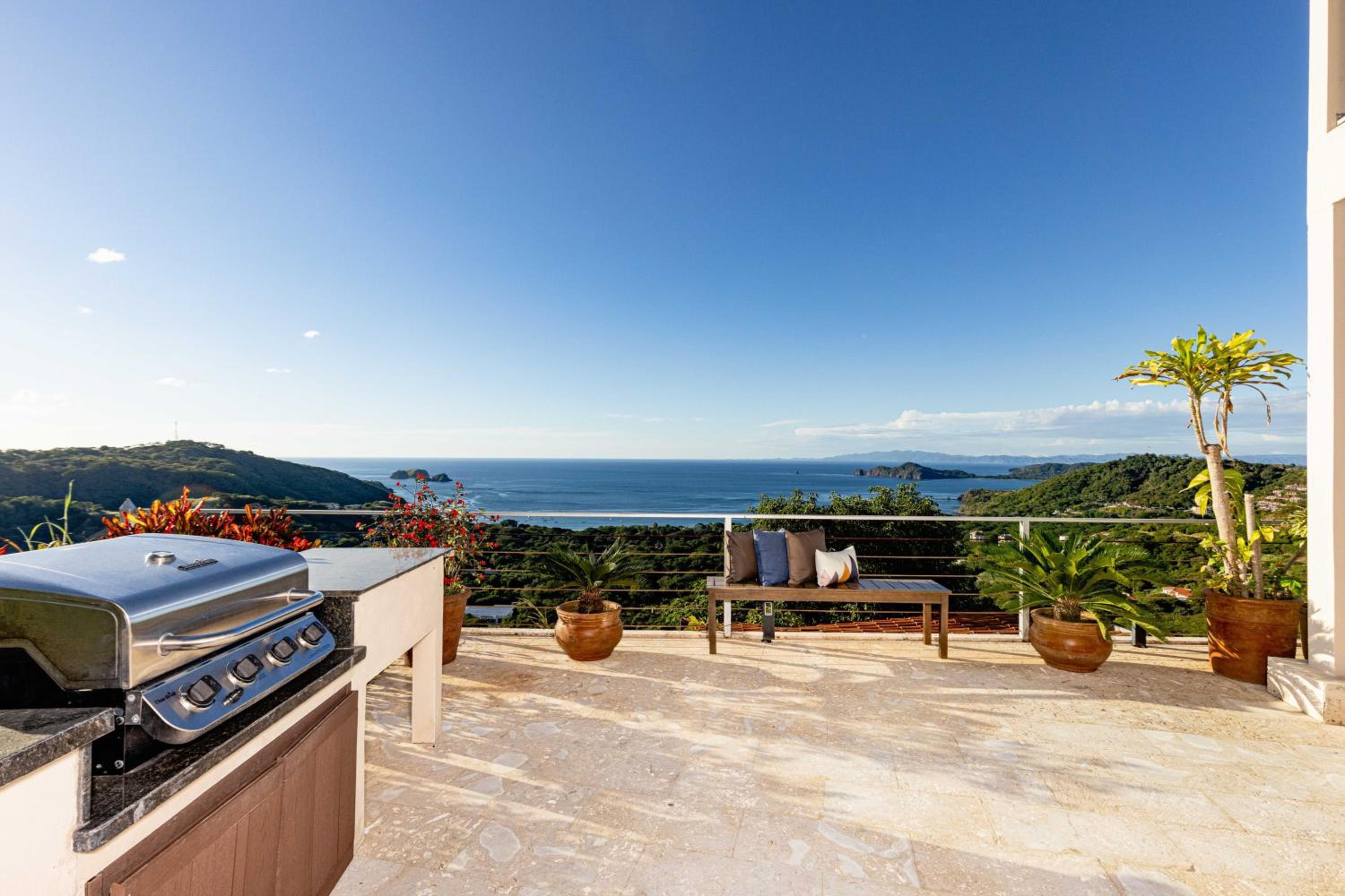 Sunset Ridge Ocean View & Infinity Pool