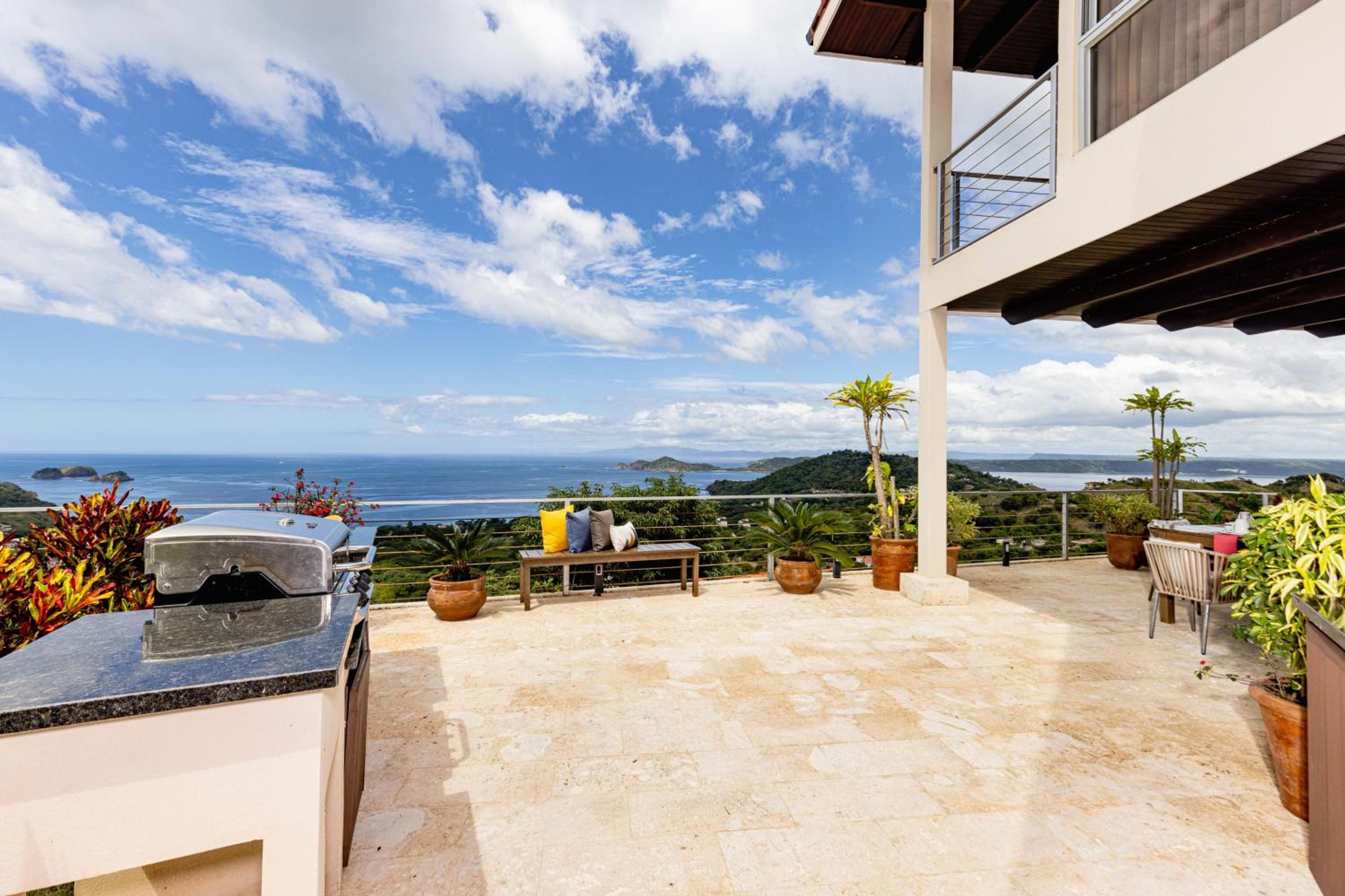 Sunset Ridge Ocean View & Infinity Pool
