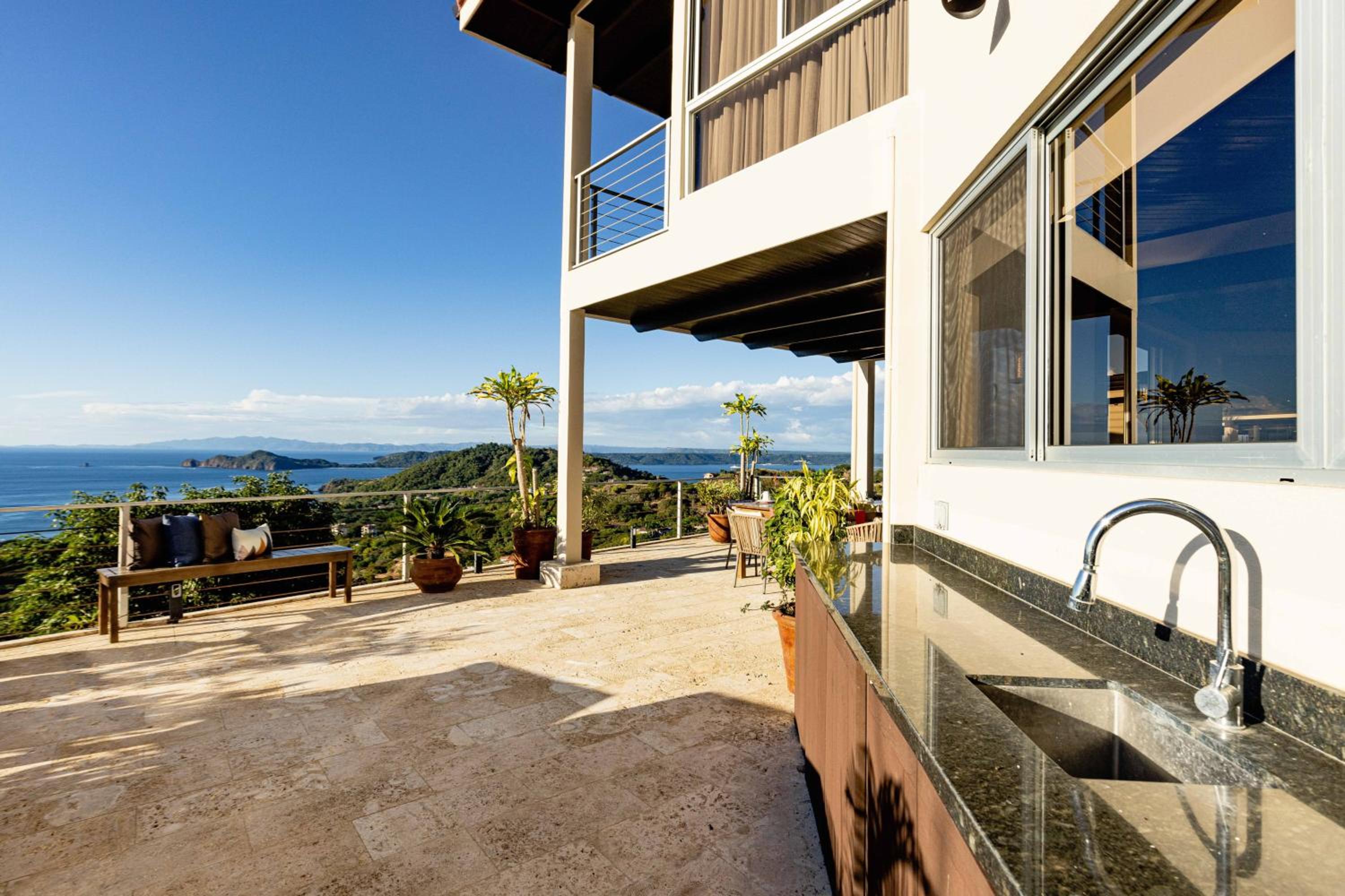 Sunset Ridge Ocean View & Infinity Pool