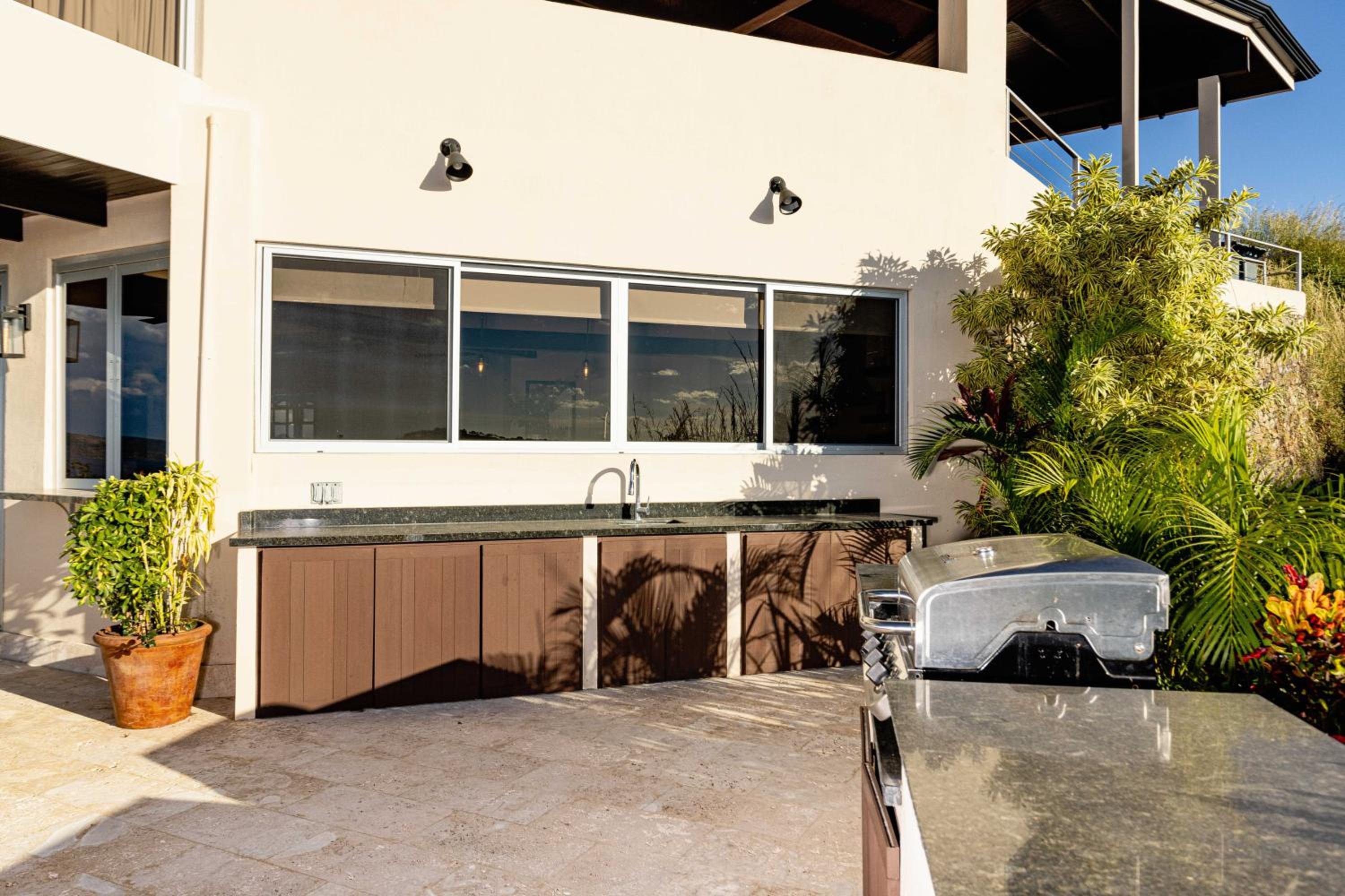 Sunset Ridge Ocean View & Infinity Pool