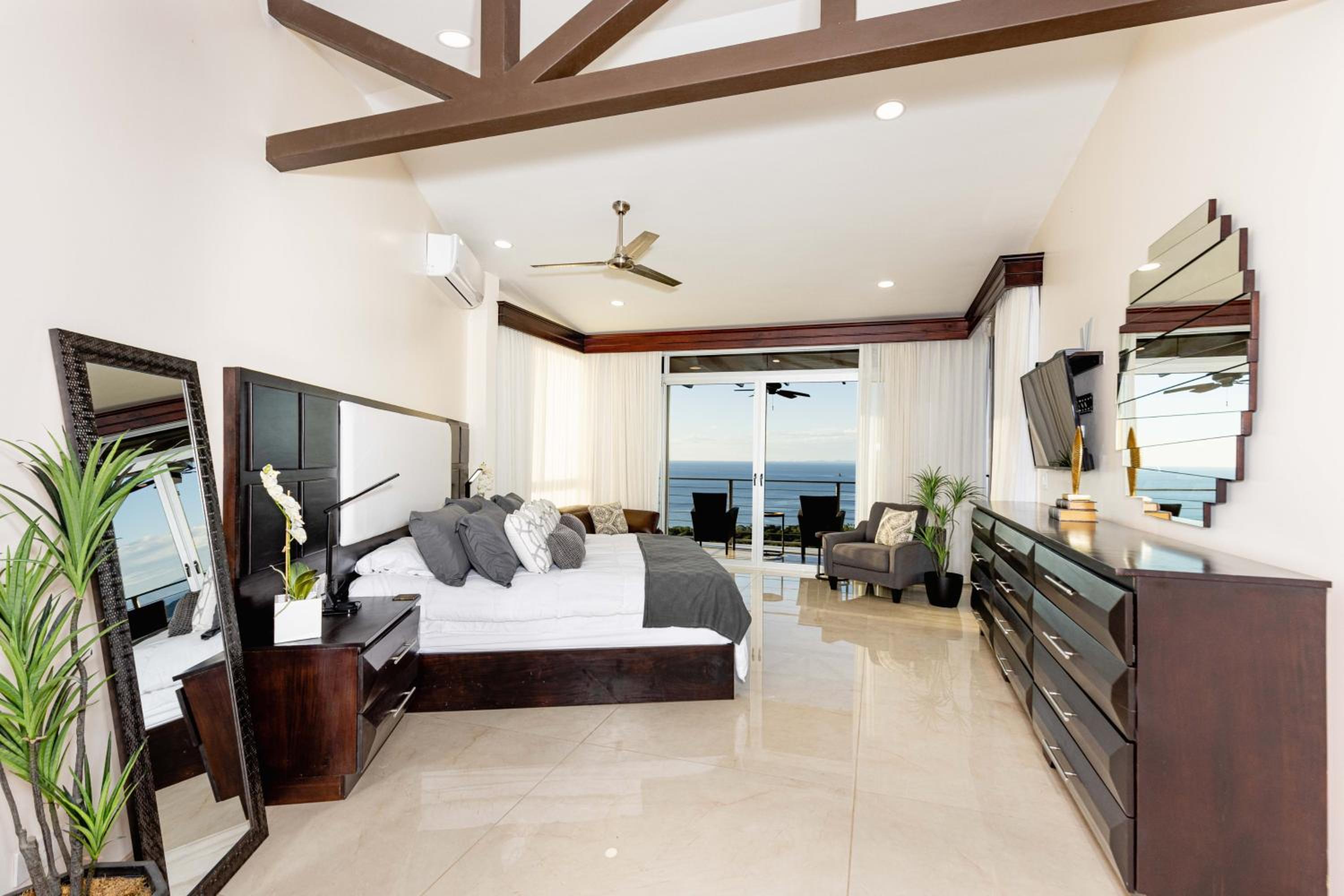 Sunset Ridge Ocean View & Infinity Pool